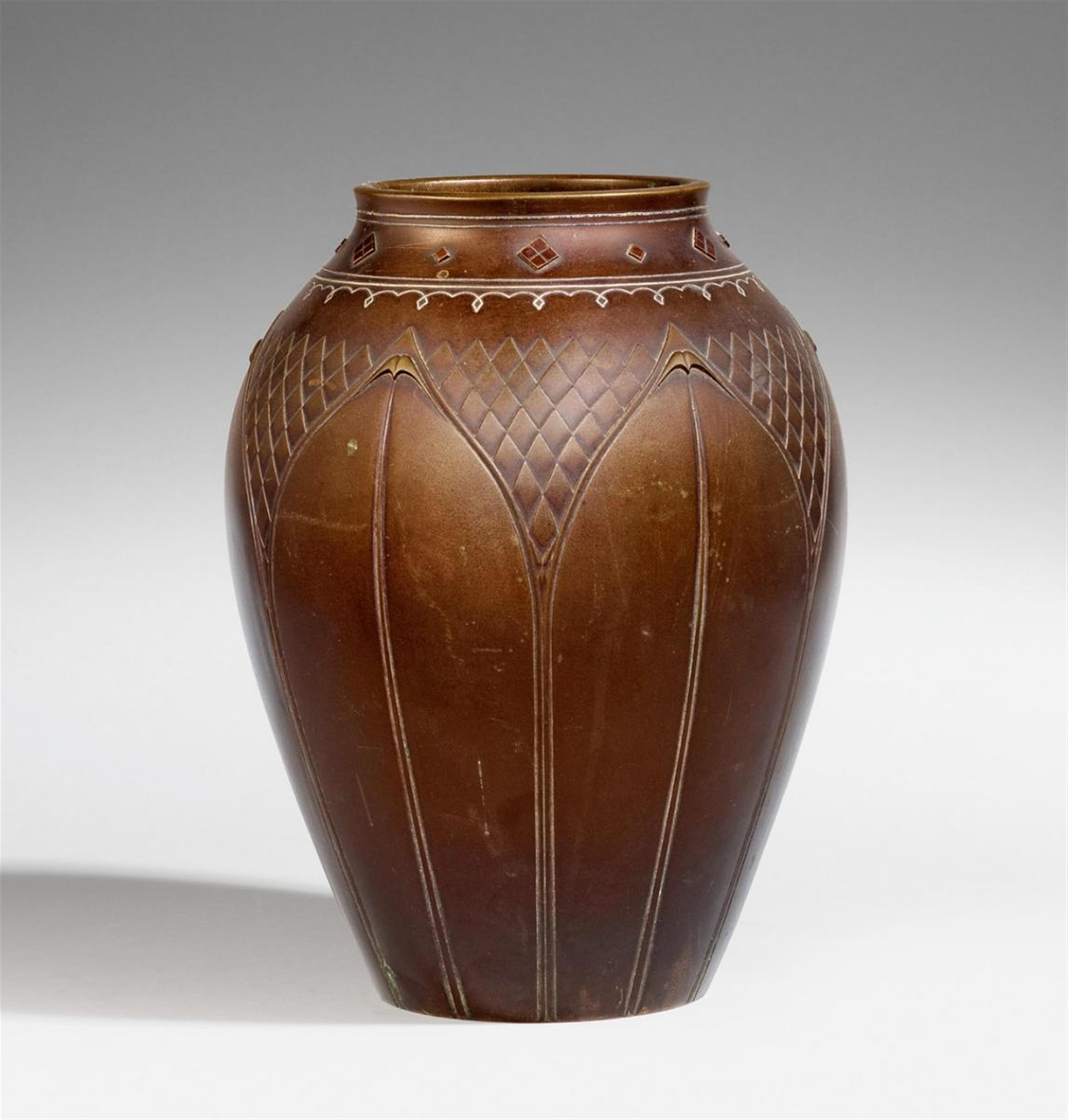 A bronze vase. Ca. 1940 - image-1