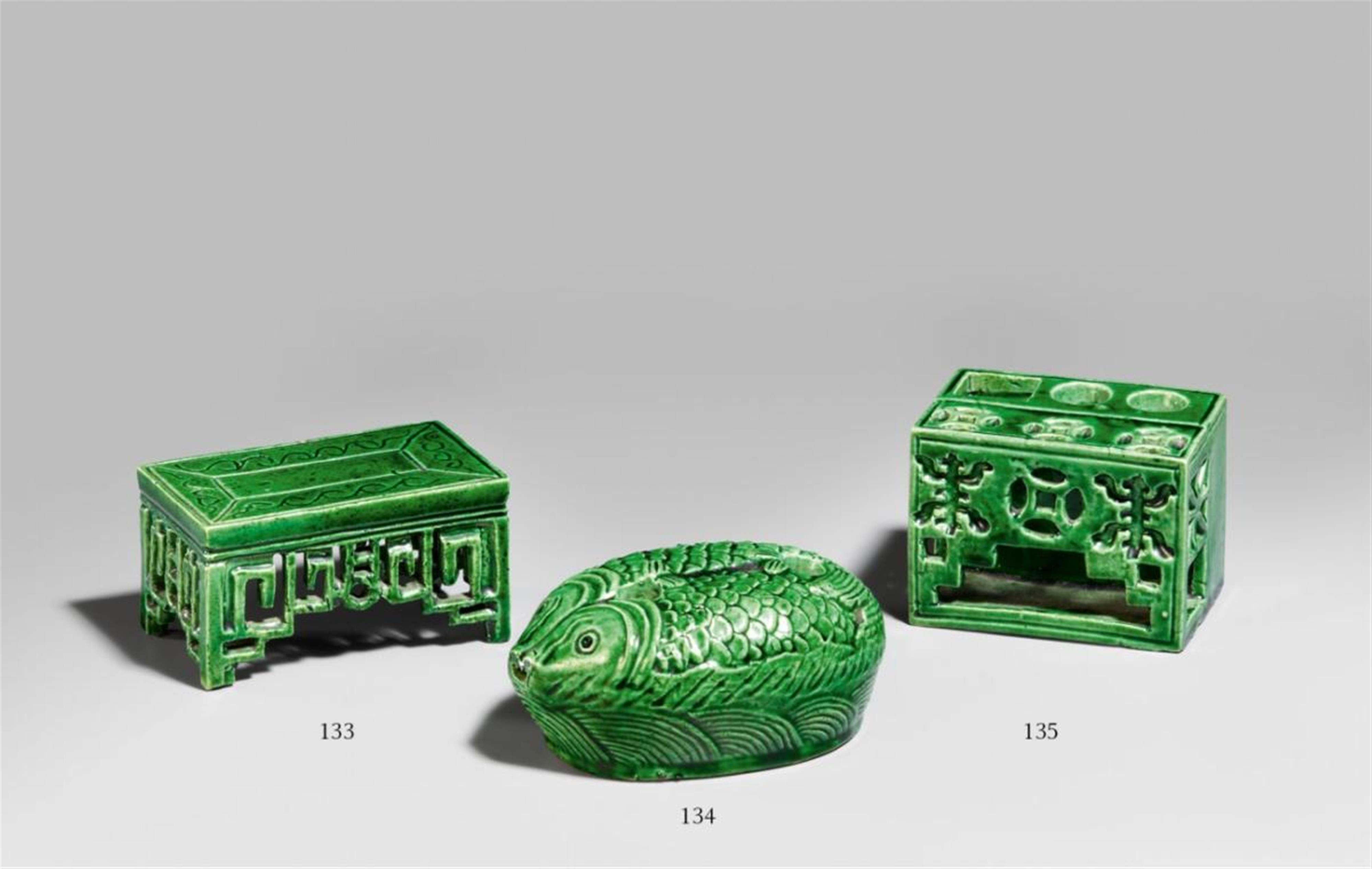 Miniaturtisch mit grüner Glasur. Kangxi-Periode (1662-1722) - image-1