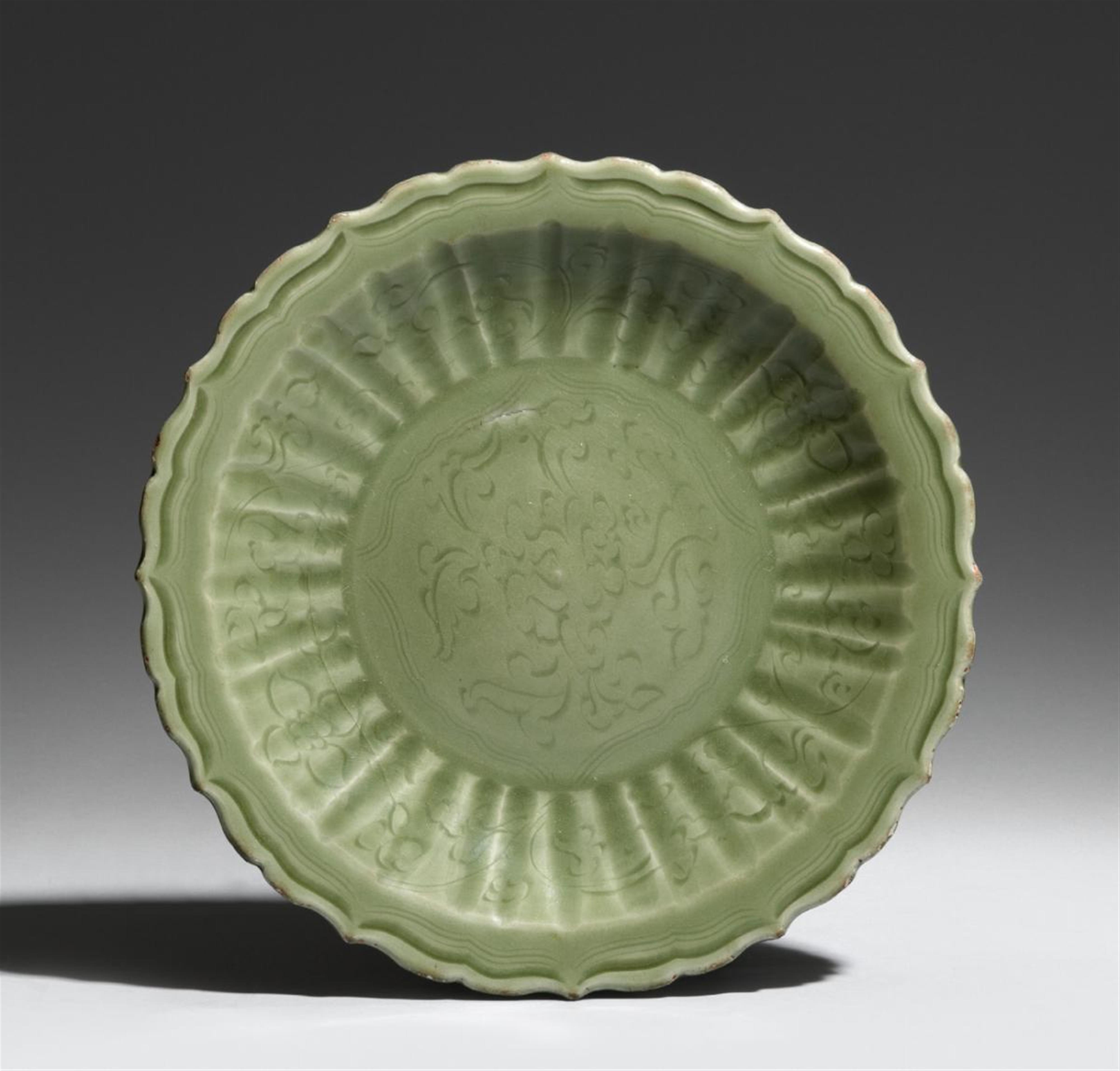 A Longquan celadon charger. 14th/15th century - image-1