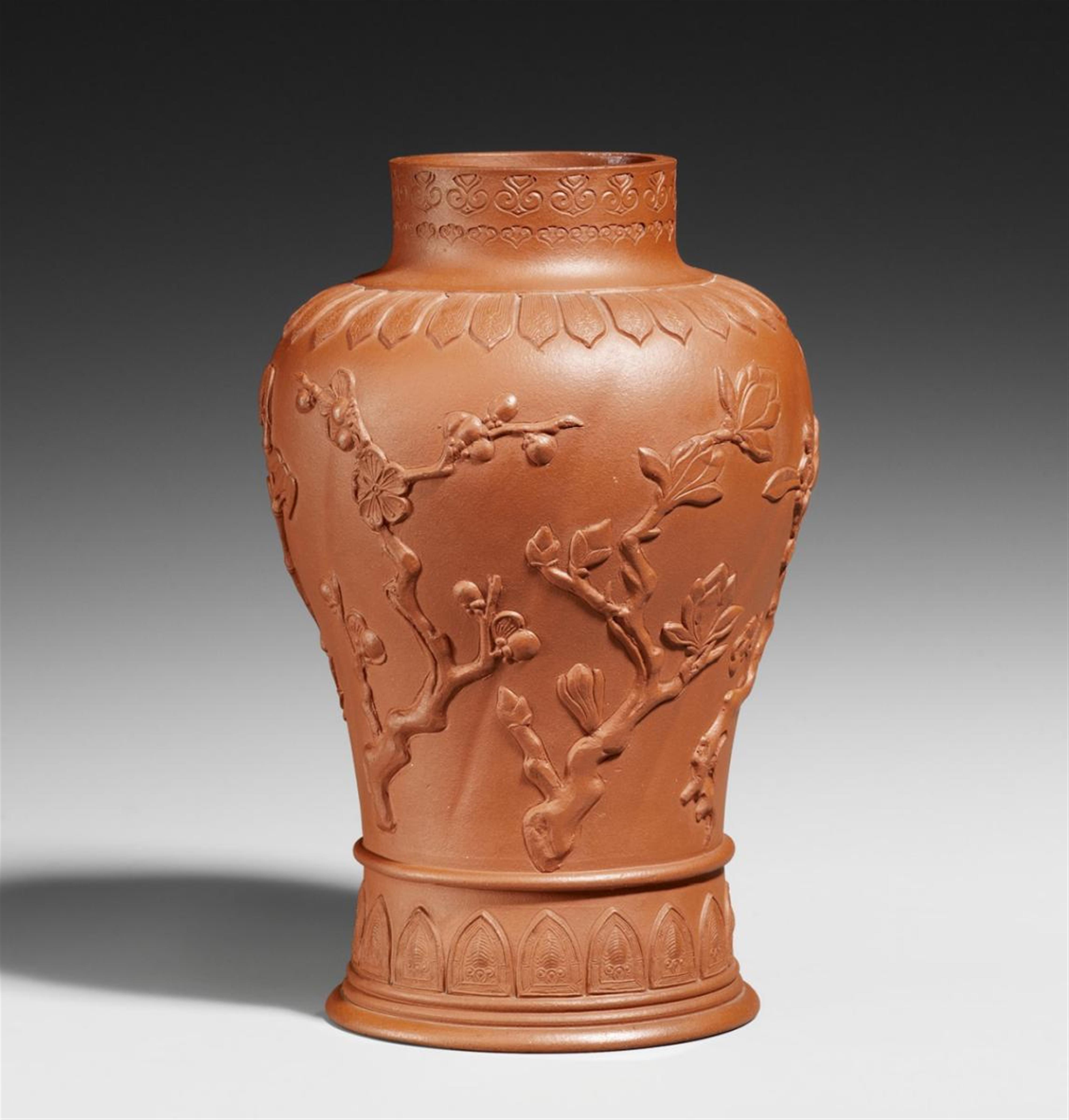 A baluster-shaped Yixing vase. First half 18th century - image-1