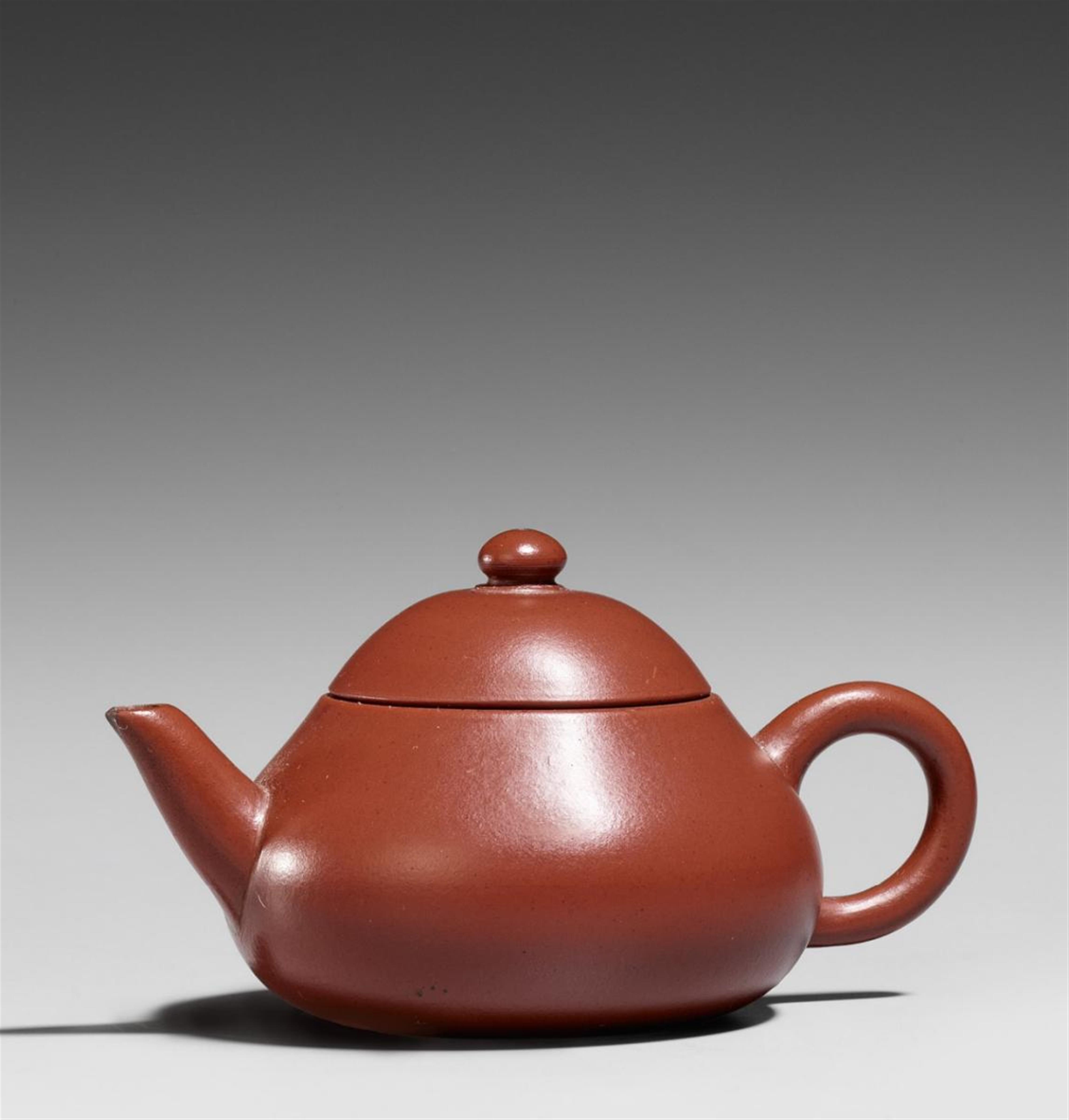 A globular Yixing teapot and cover. 18th century - image-1