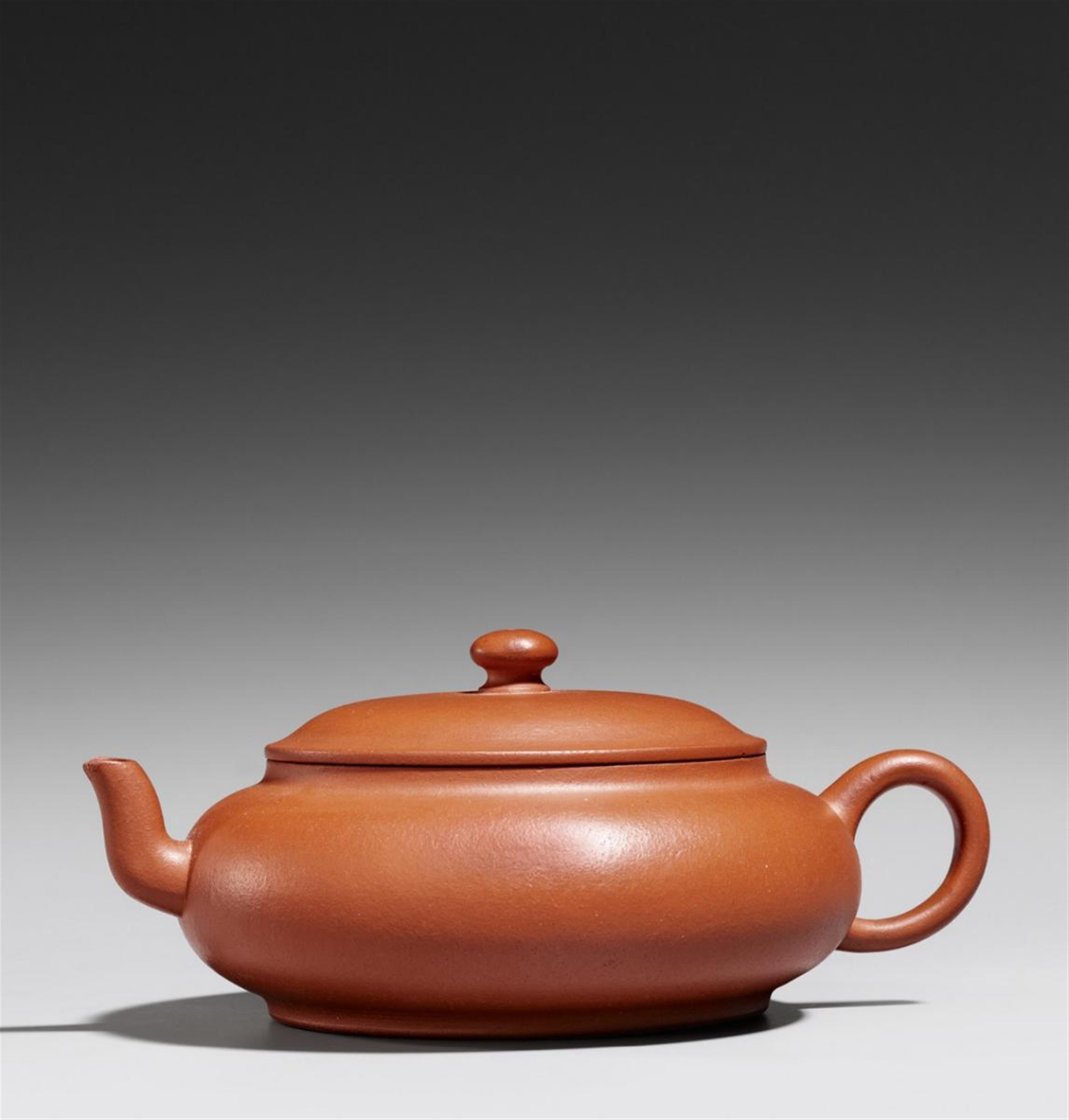 A globular Yixing teapot and cover. 19th/20th century - image-1