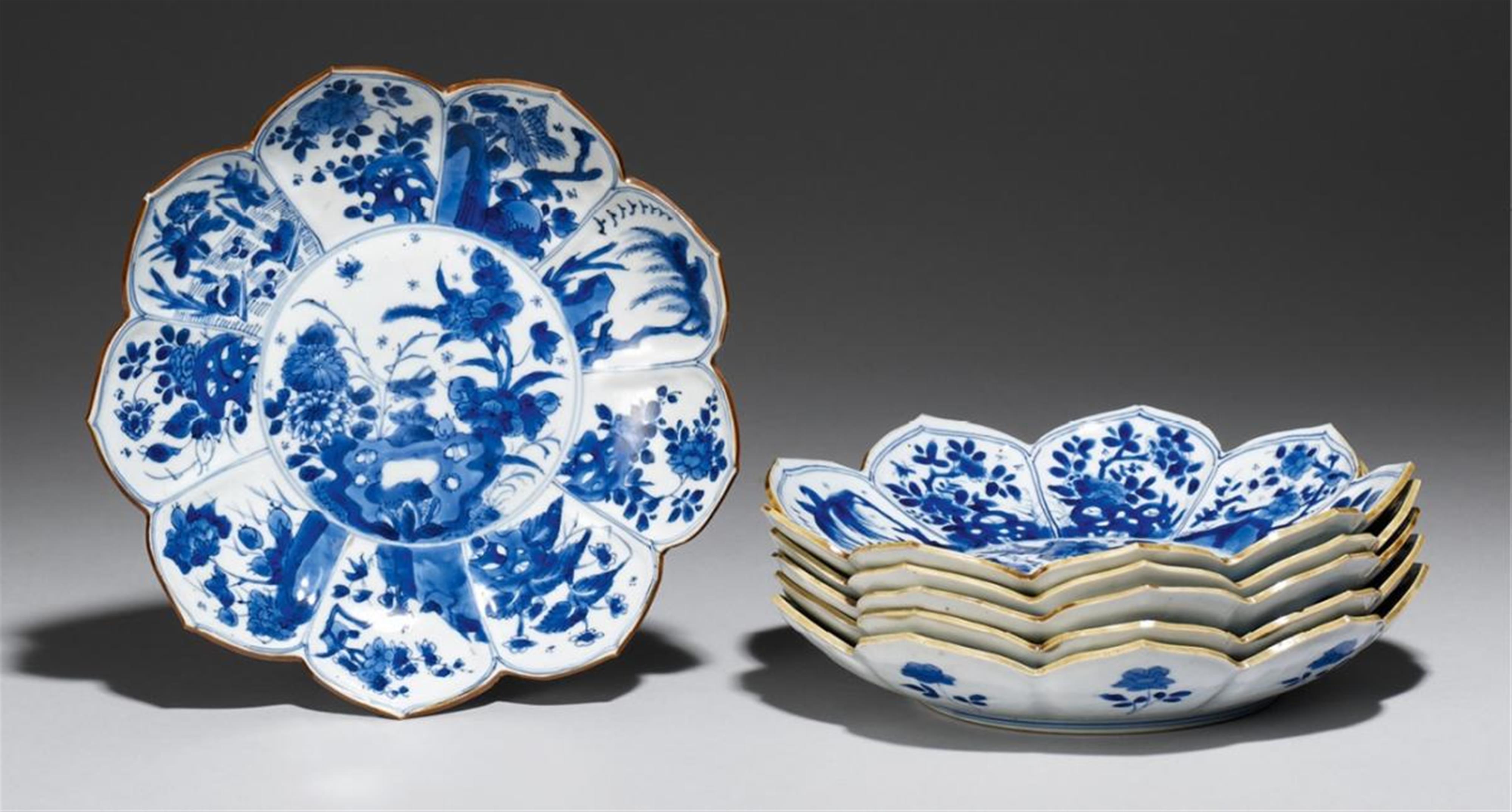 Sechs blau-weiße Teller. Kangxi-Periode (1662-1722) - image-1