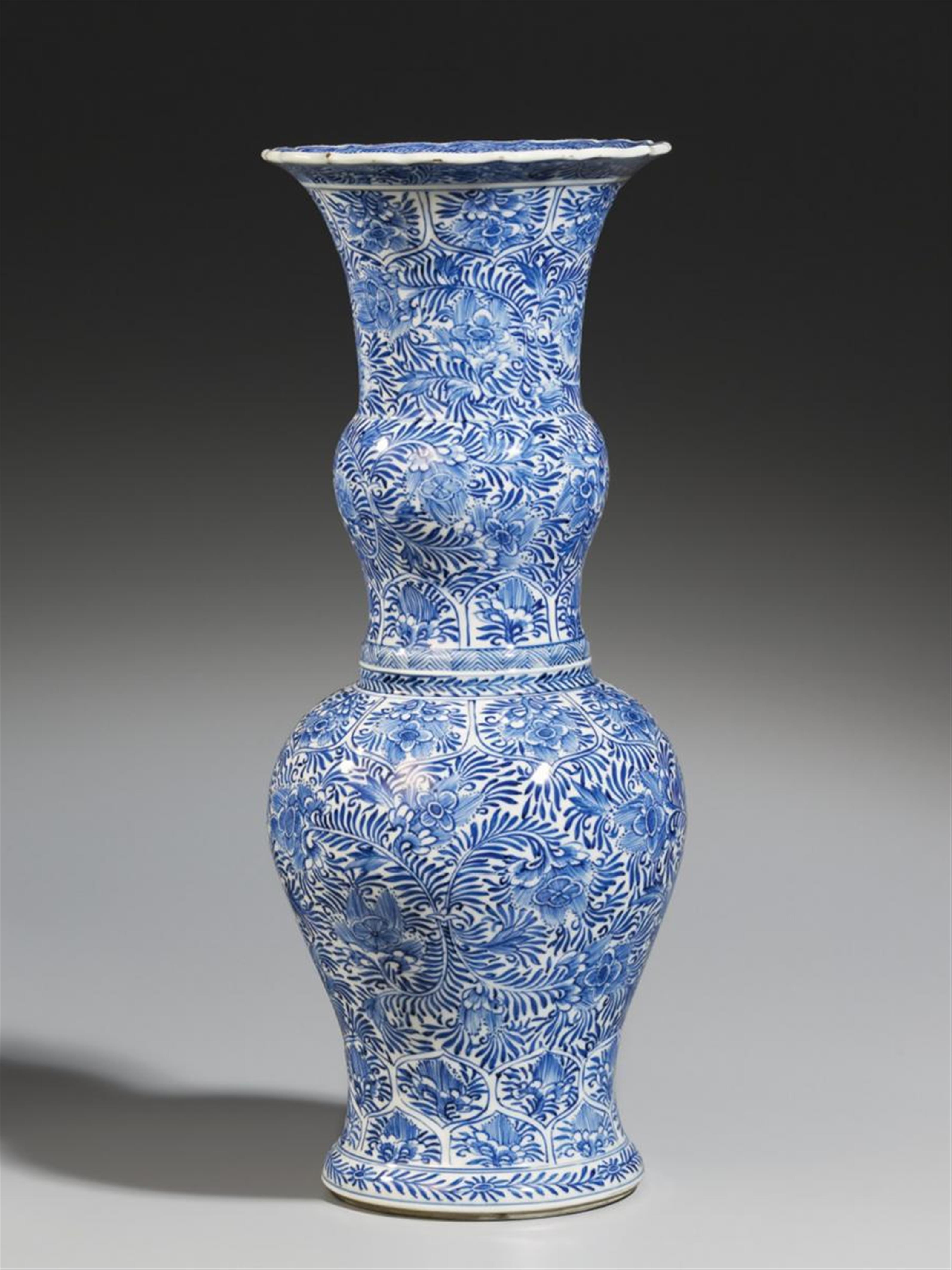 Blau-weiße Balustervase. Kangxi-Periode (1662-1722) - image-1