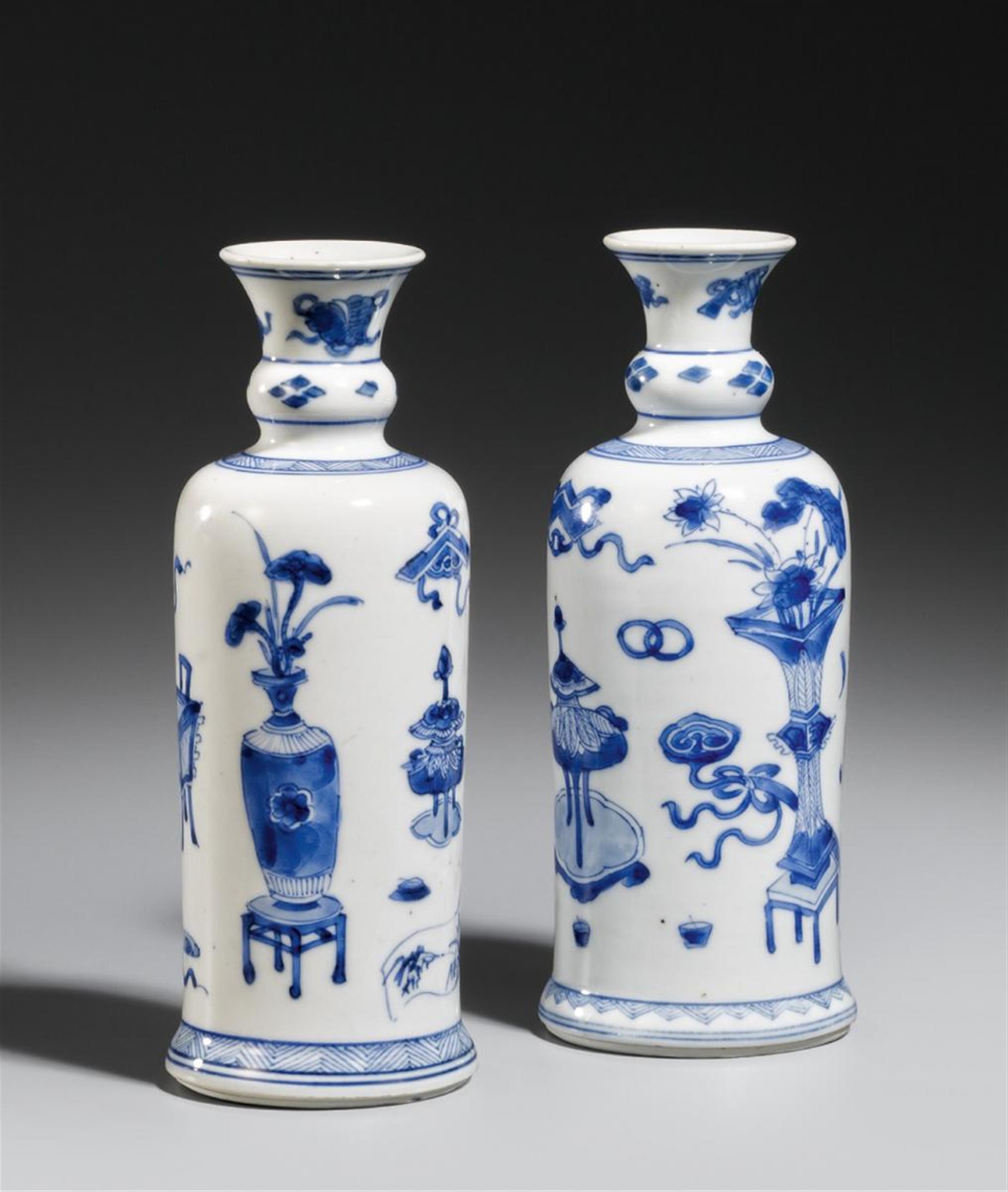 A pair of blue and white bottle vases. 18th century - image-1
