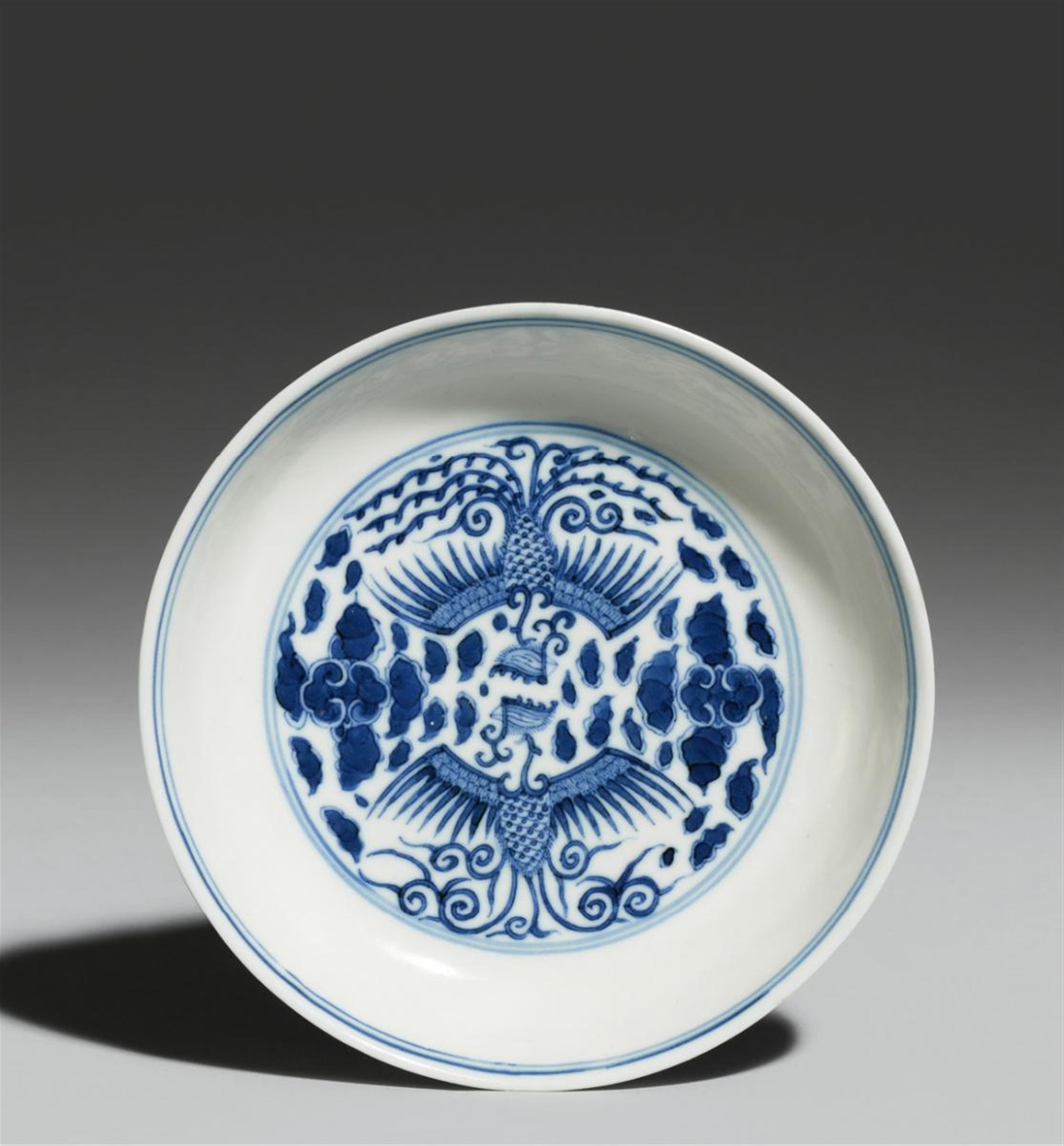 Kleiner blau-weißer Phönix-Teller. Wohl Guangxu (1875-1908) - image-1