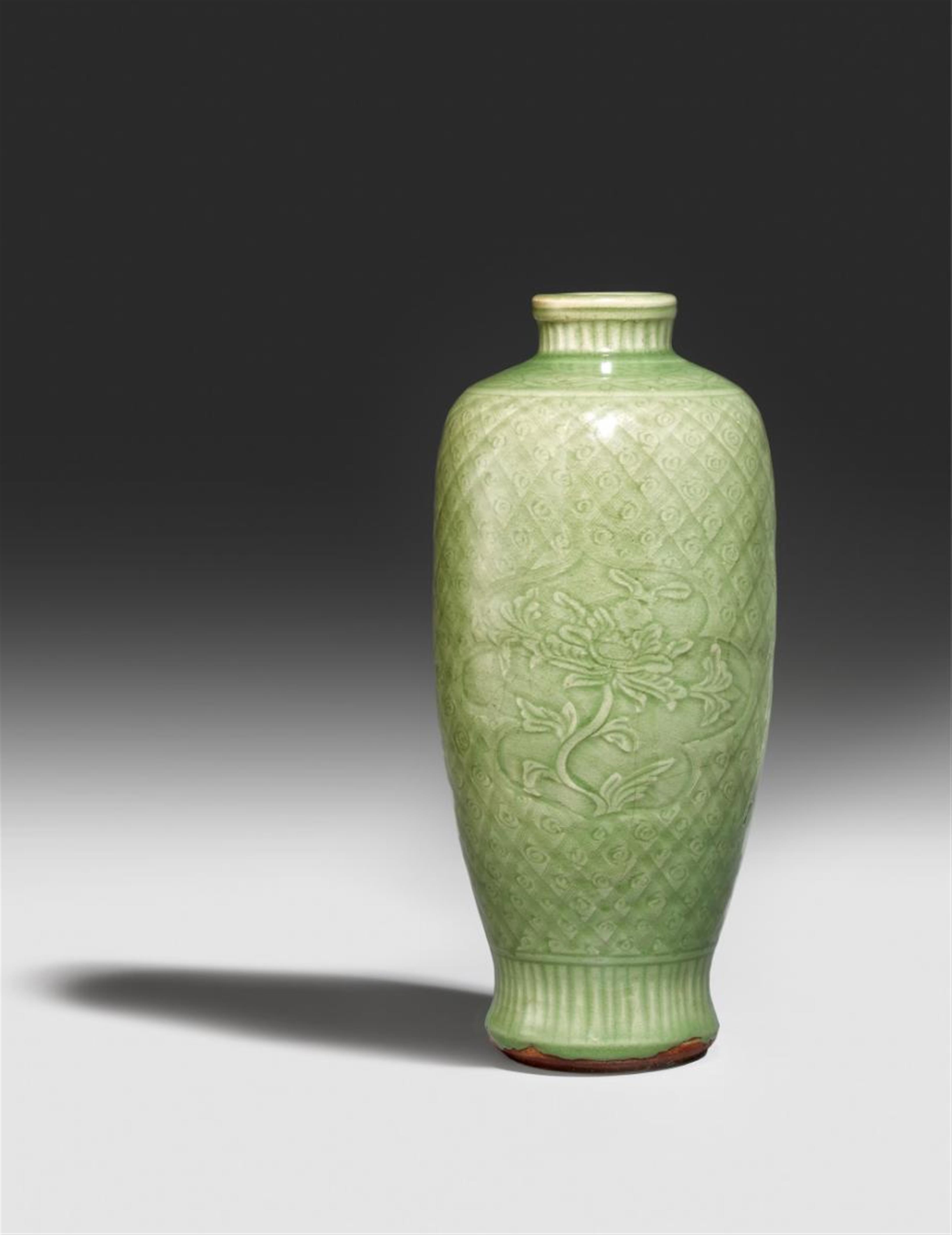 A slender Longquan celadon vase. Early Ming Dynasty, 15th century - image-1