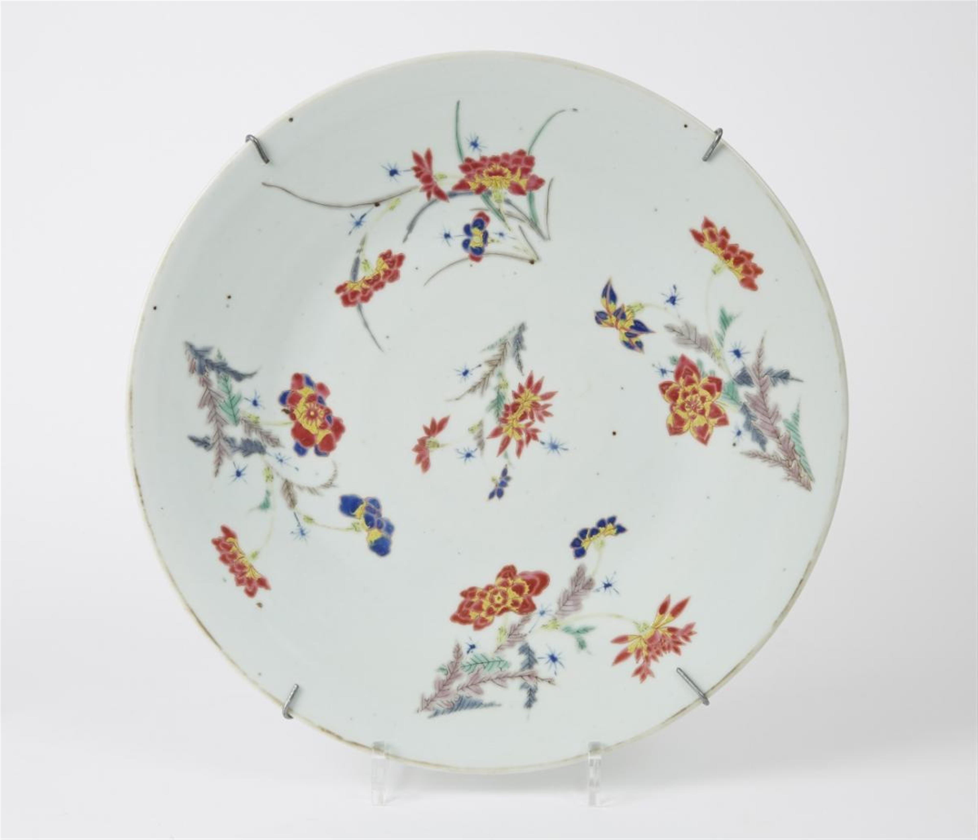 Two famille rose dishes. 18th and 19th century - image-2