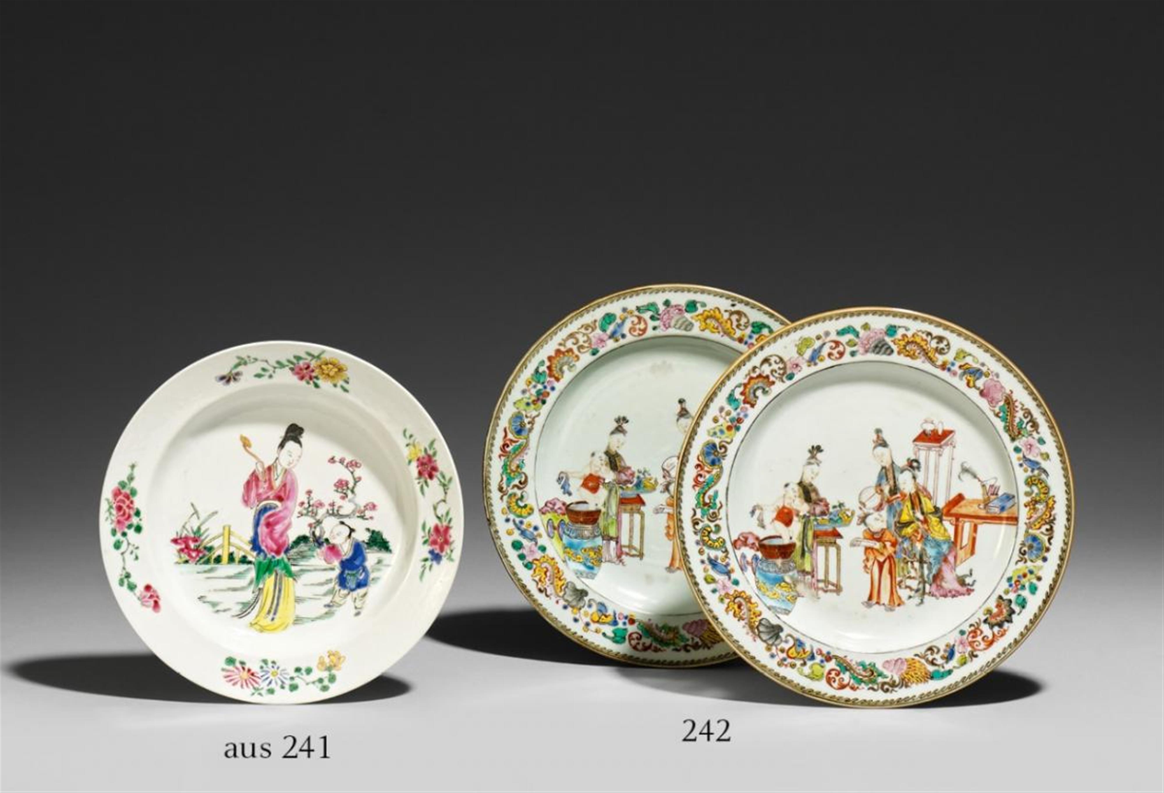 Two famille rose dishes. 18th and 19th century - image-1