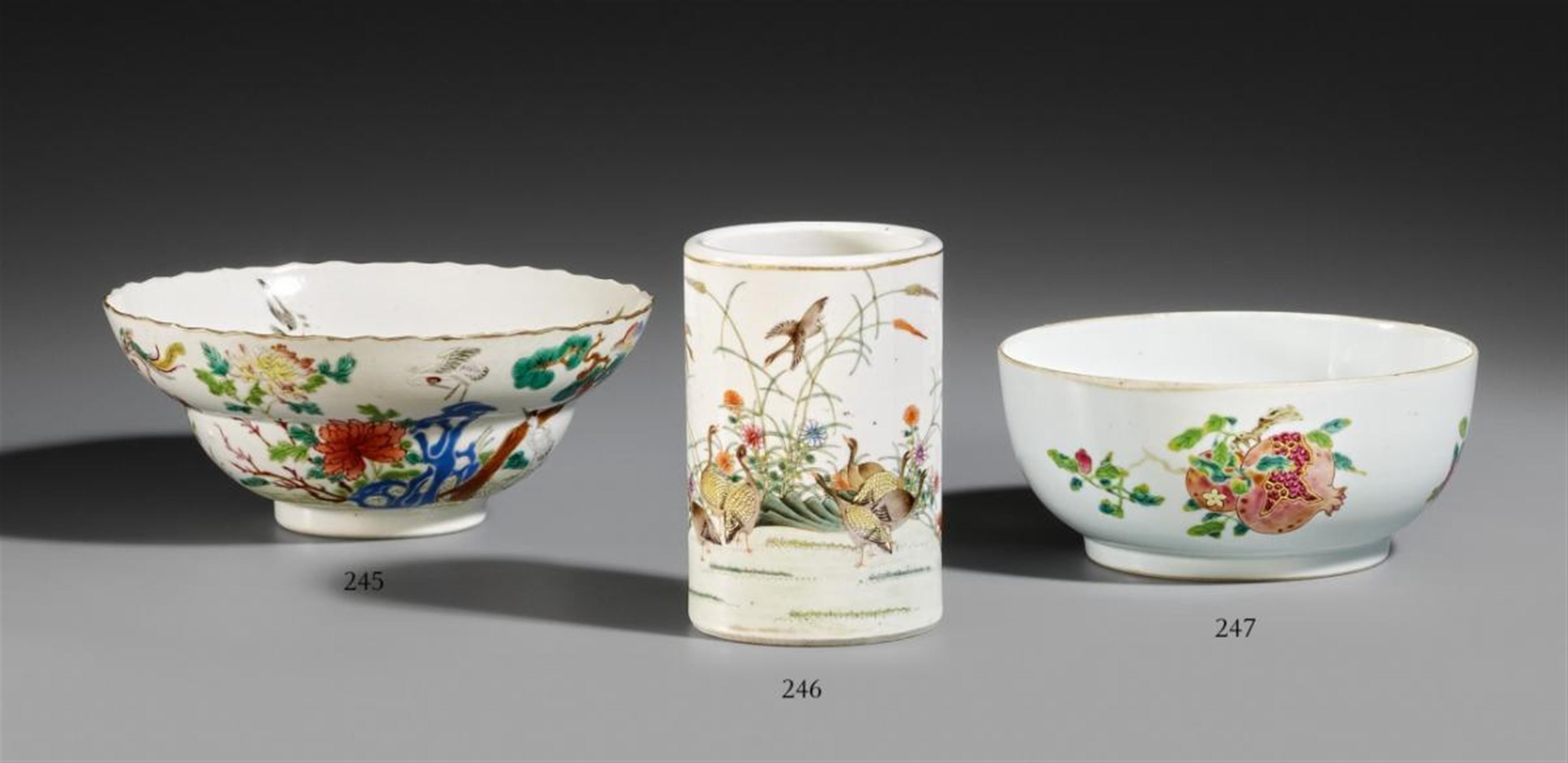 A famille rose Three Abundances bowl. 19th/20th century - image-1