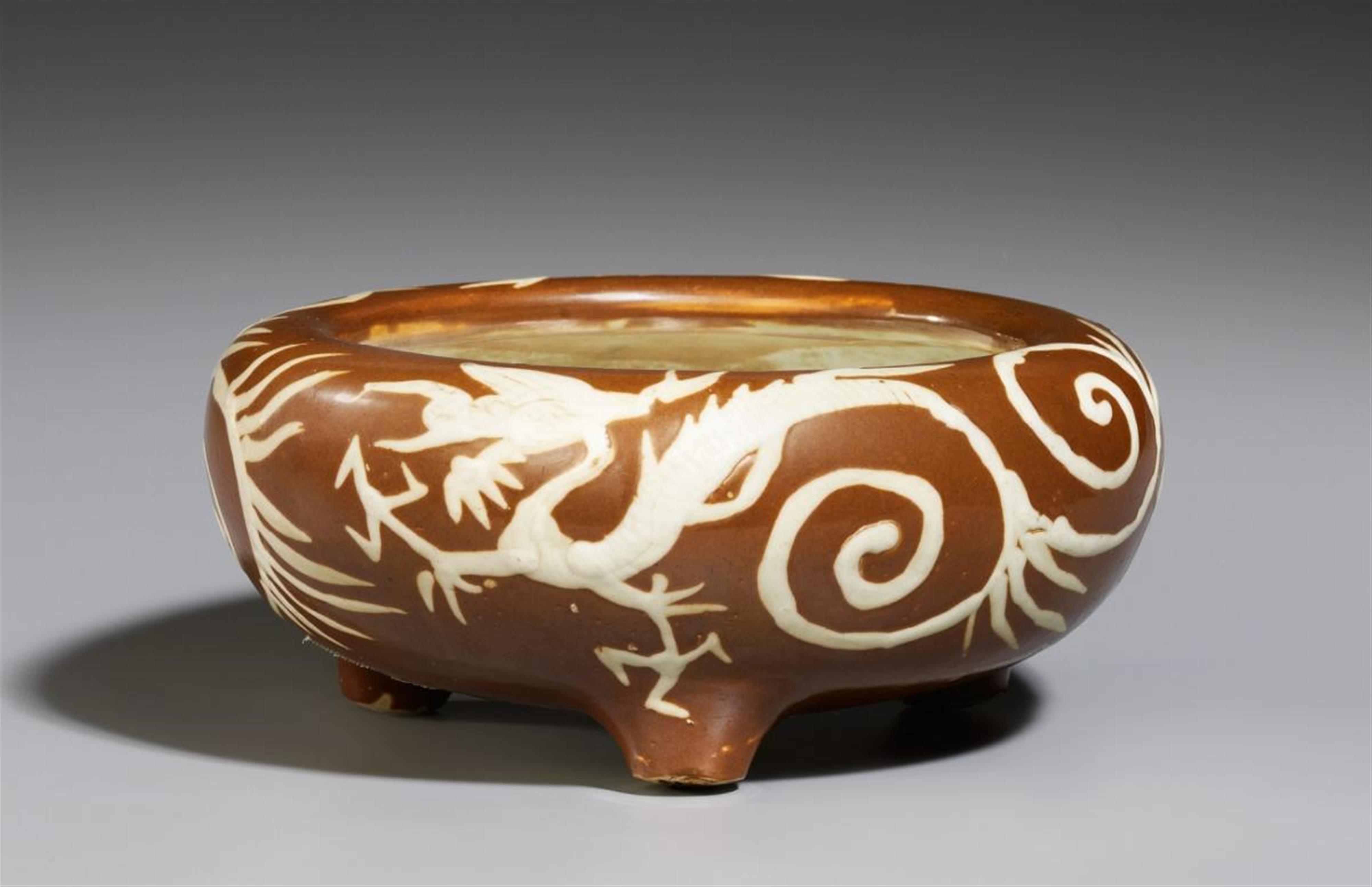 A brown-glazed bulb bowl on three feet. Ming Dynasty - image-1