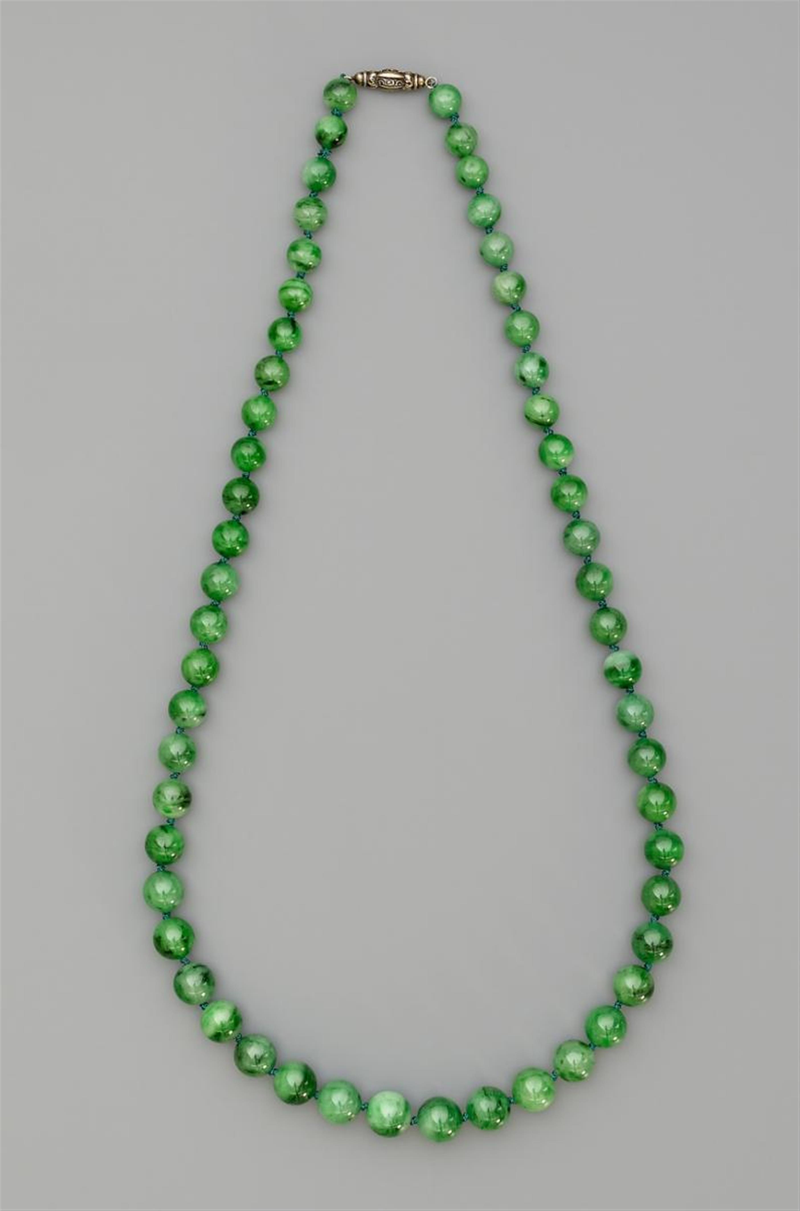 A spinach-green jadeite necklace - image-1