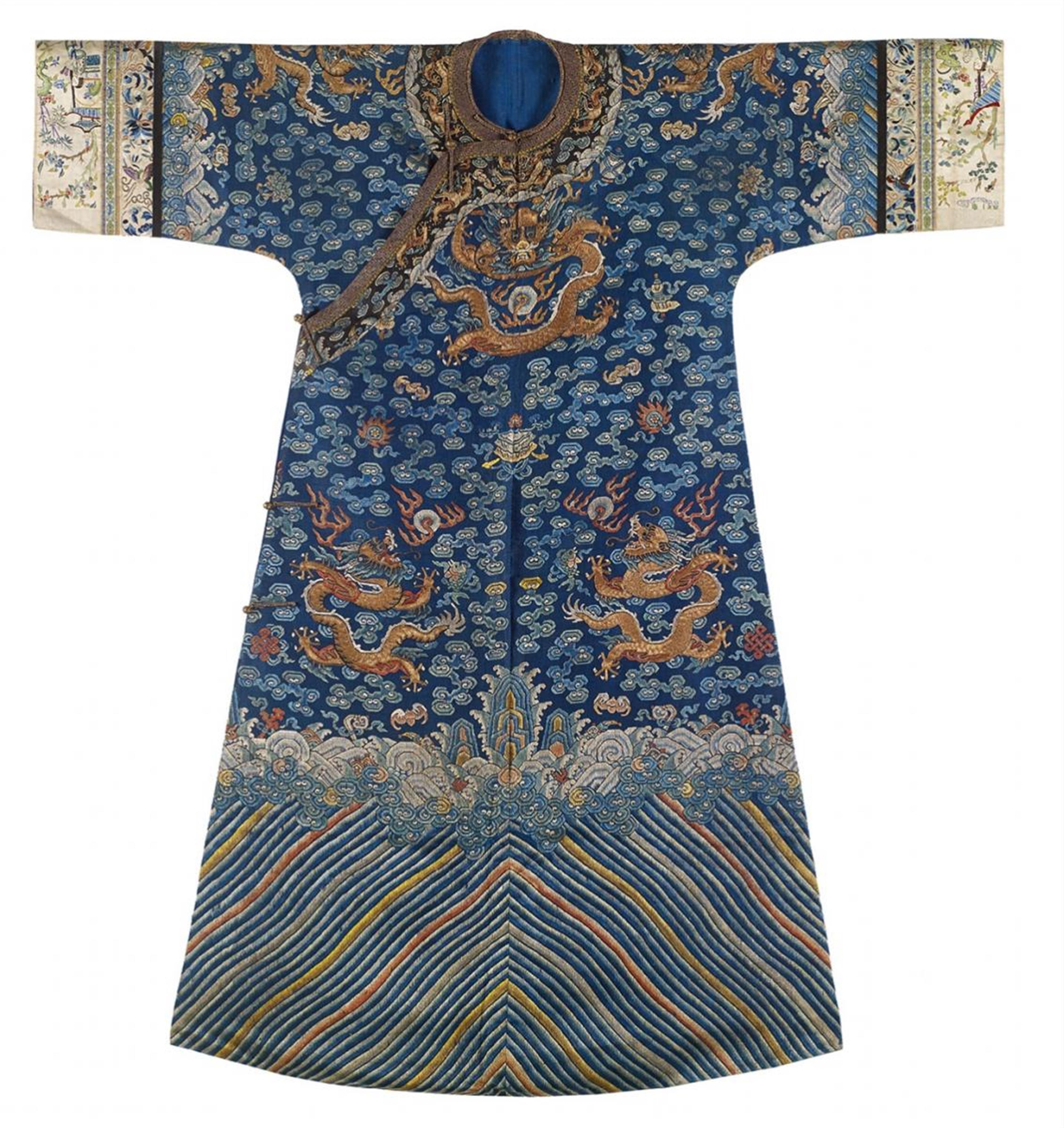 A woman's dragon robe (qifu). Around 1900 - image-1