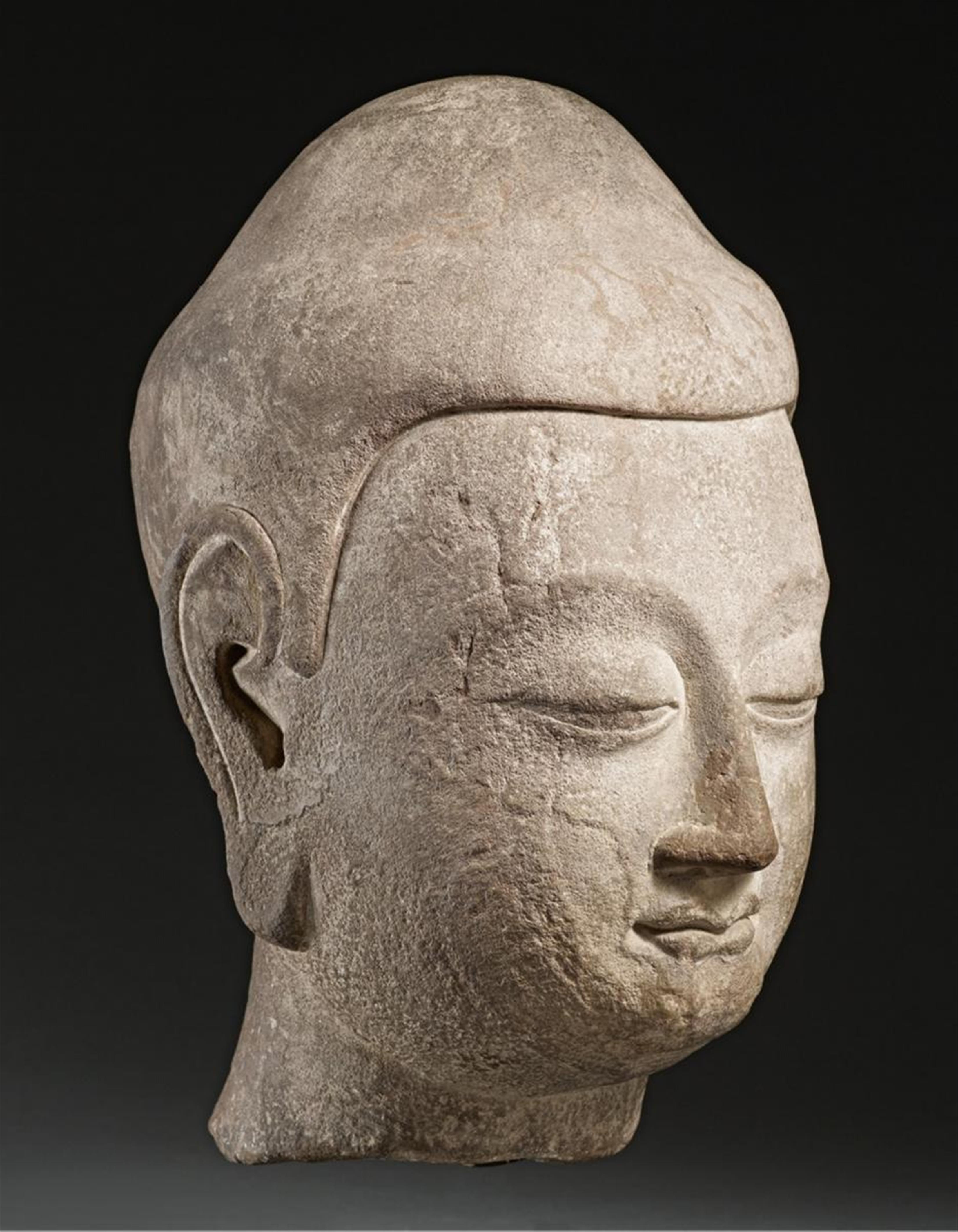 Kopf eines Buddha. Kalkstein. Nördliche Qi/frühe Sui-Zeit, 6. Jh. - image-3