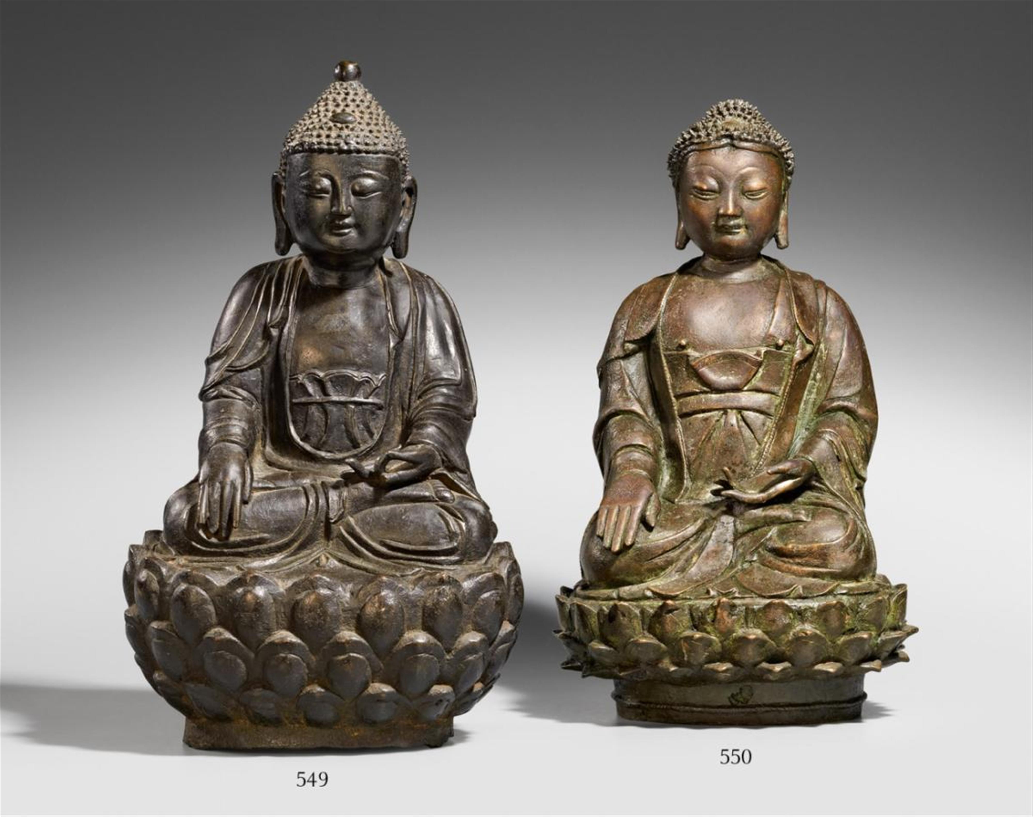 A bronze figure of Buddha Shakyamuni. Ming/Qing dynasty - image-1
