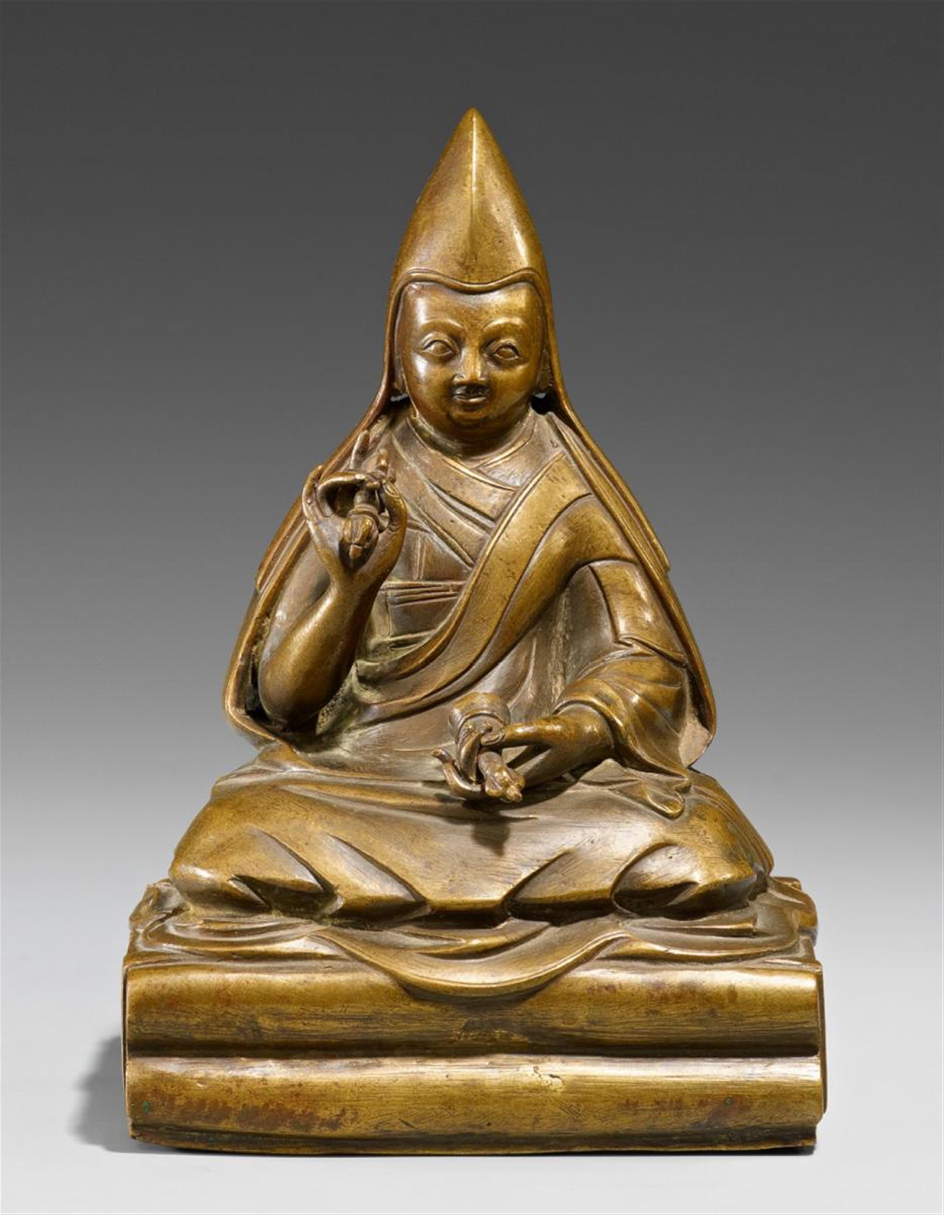 A bronze figure of the third Dalai Lama. Tibet. Circa 18th century - image-2