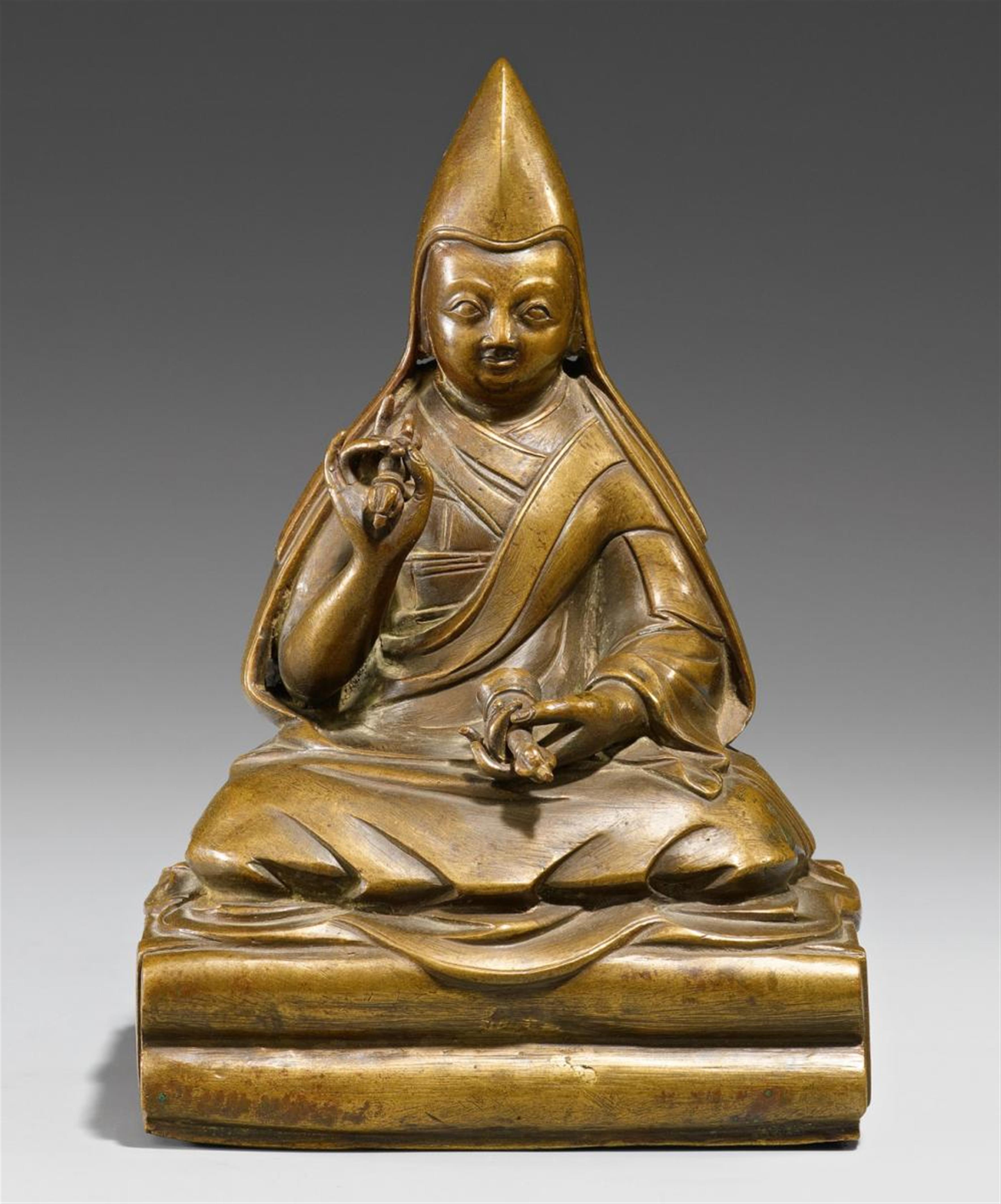 A bronze figure of the third Dalai Lama. Tibet. Circa 18th century - image-1