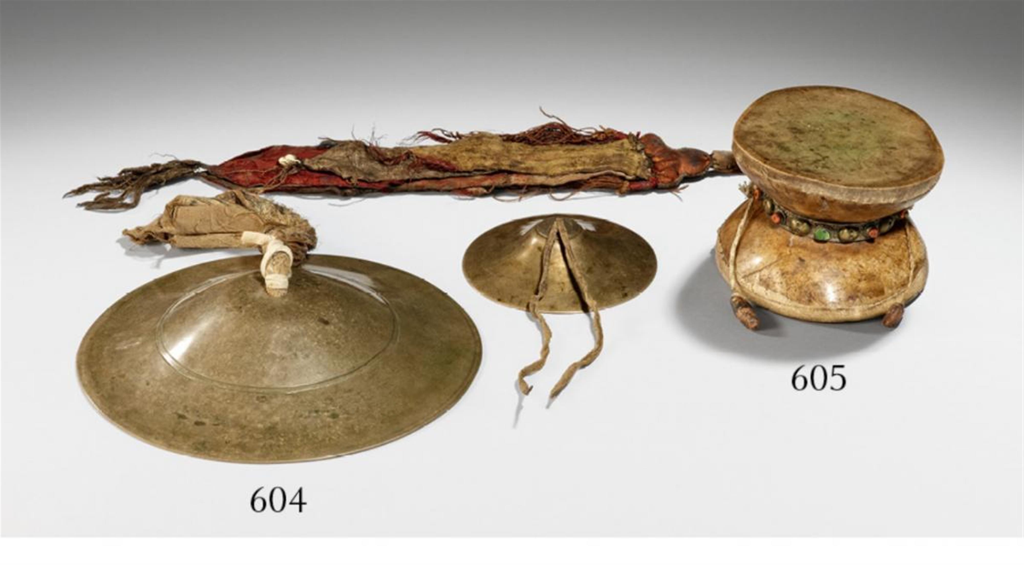 A human skull drum (damaru). Tibet. 19th century - image-1