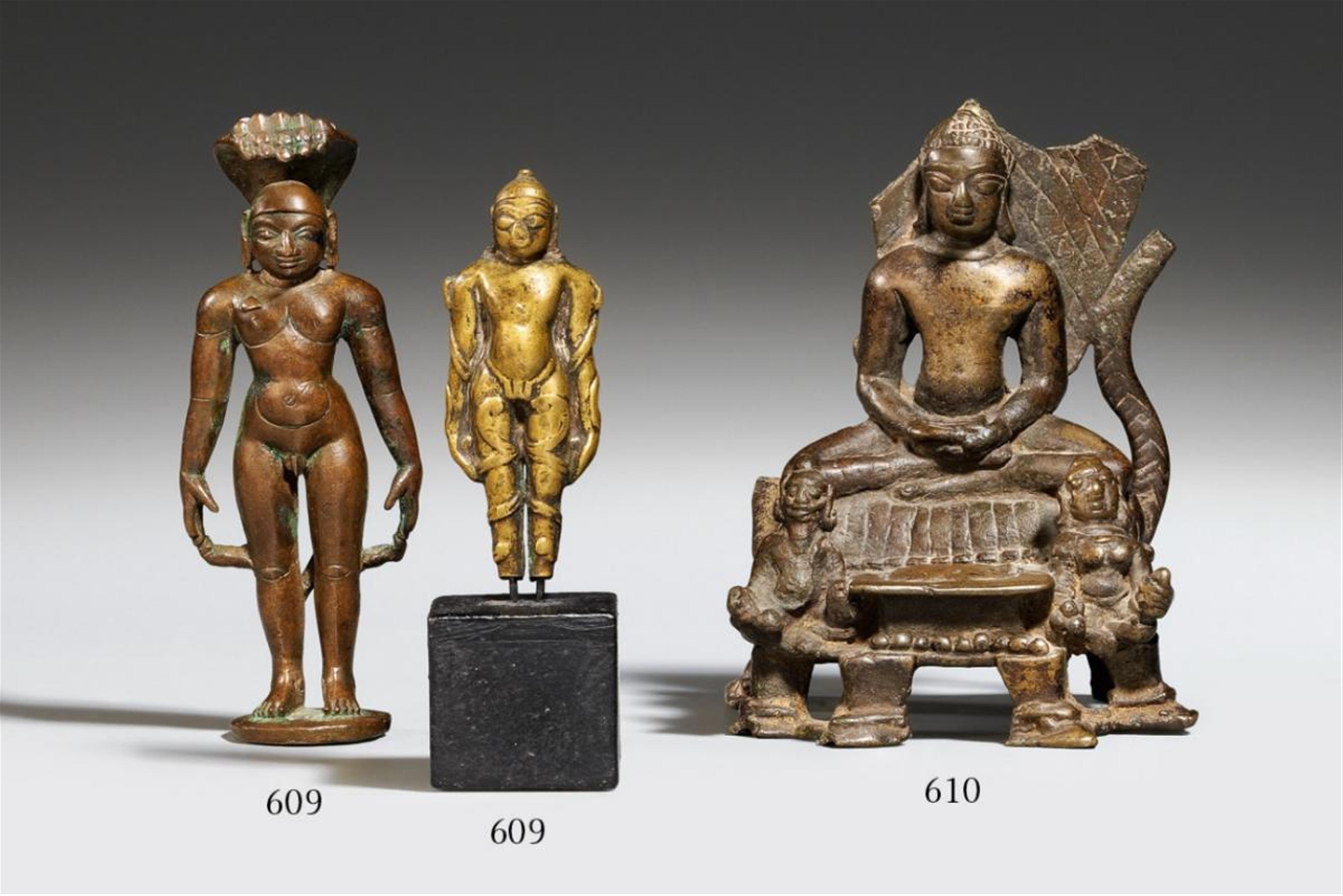 Zwei kleine Jain-Figuren. Bronze. Süd-Indien. 16. Jh. oder später - image-1