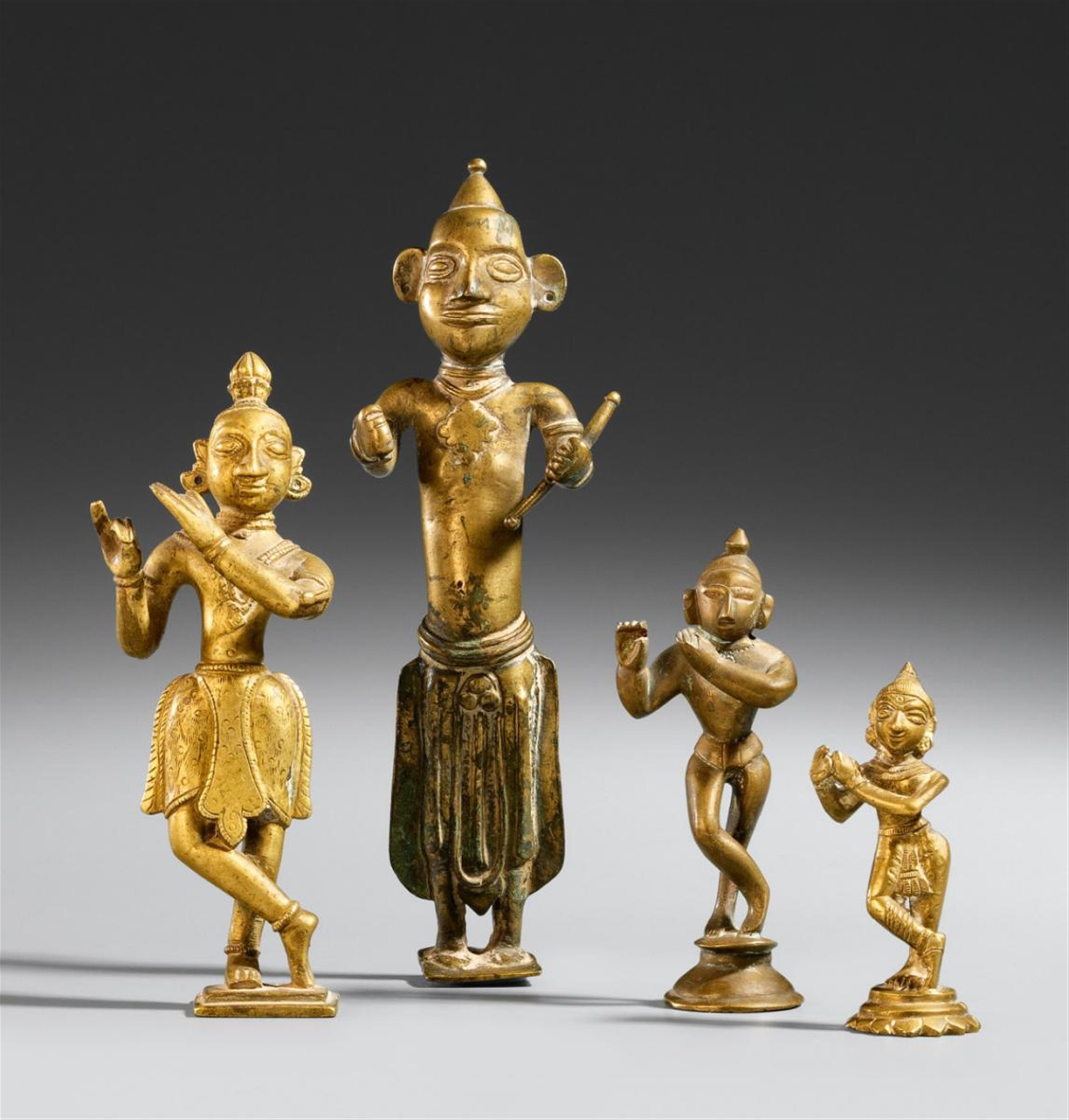 Vier Götterfiguren. Gelbguss. Nord-Indien. 20. Jh. und früher - image-1