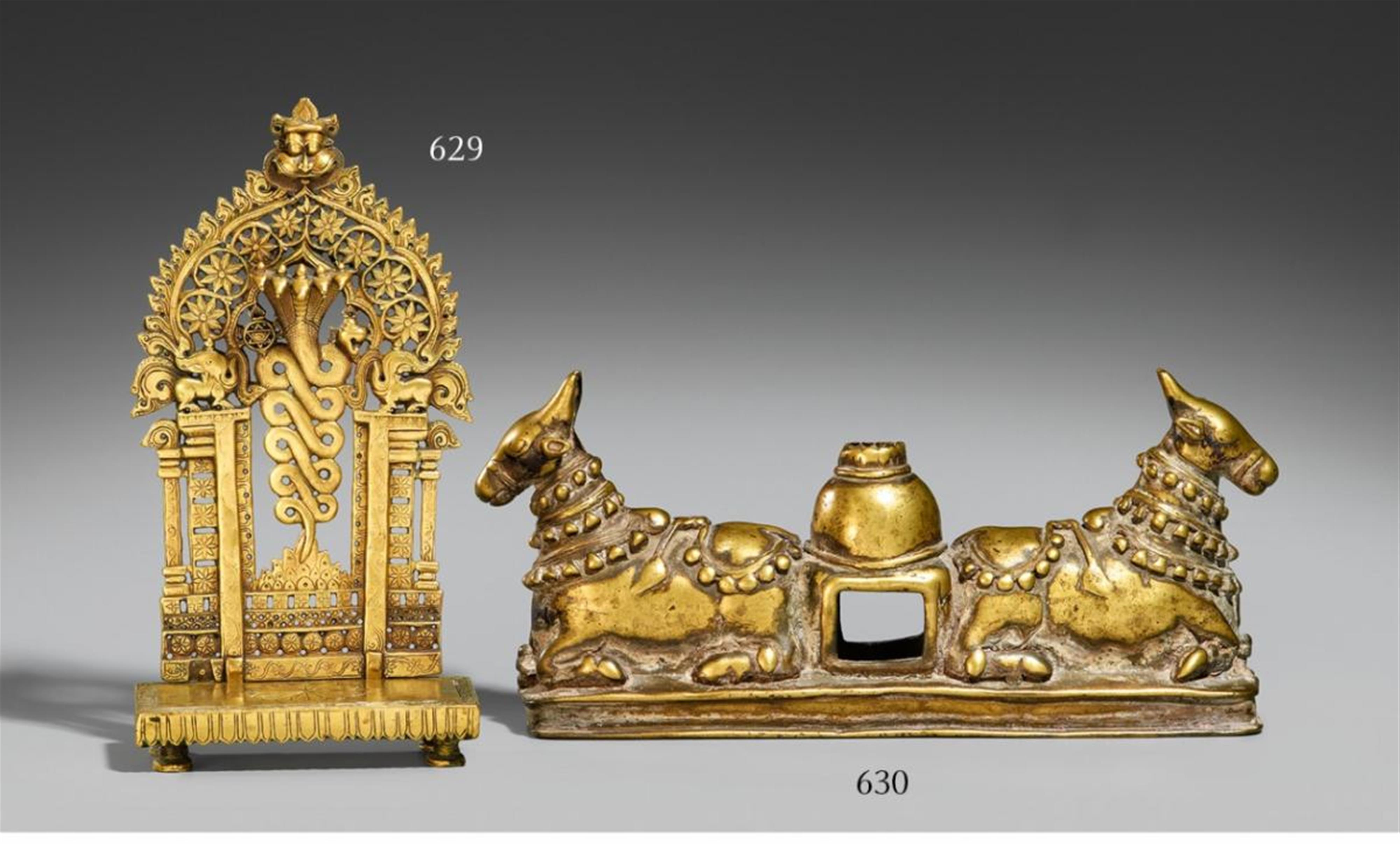 A Karnataka/Maharashtra brass altar. 18th/19th century - image-1