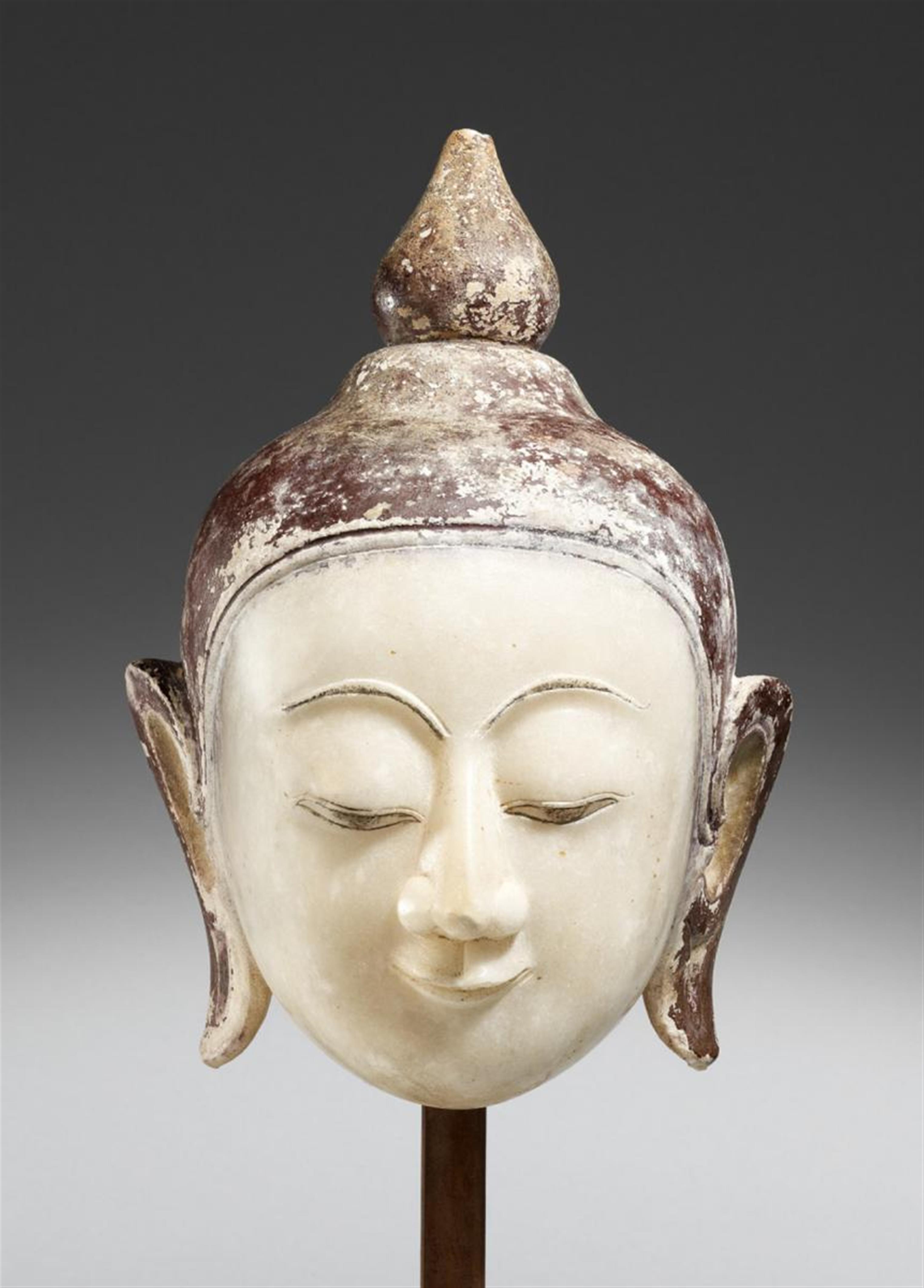 A Shan-style alabaster head of a Buddha. 18th/19th century - image-1