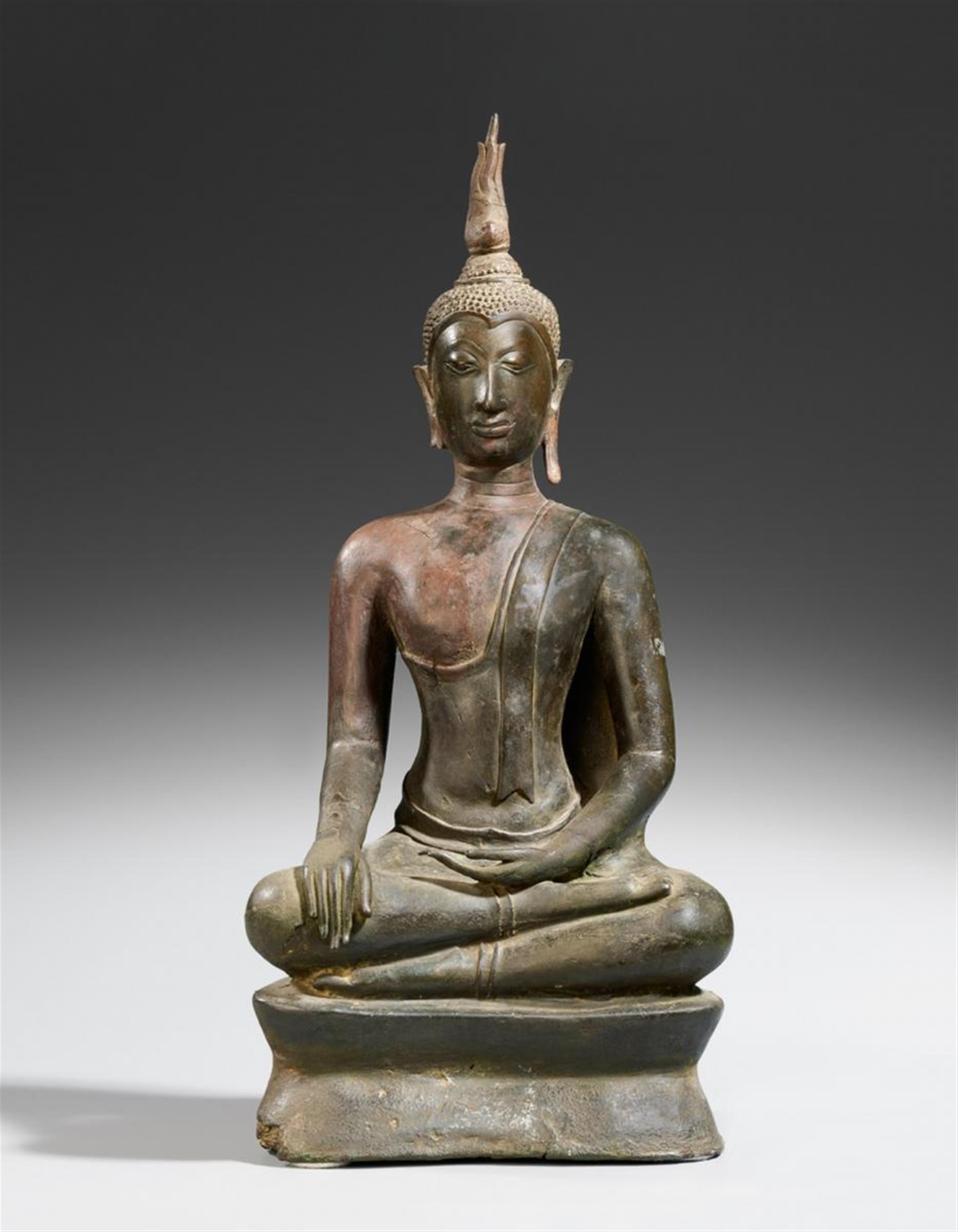 An Ayutthaya bronze figure of Buddha maravijaya. 15th century - image-1