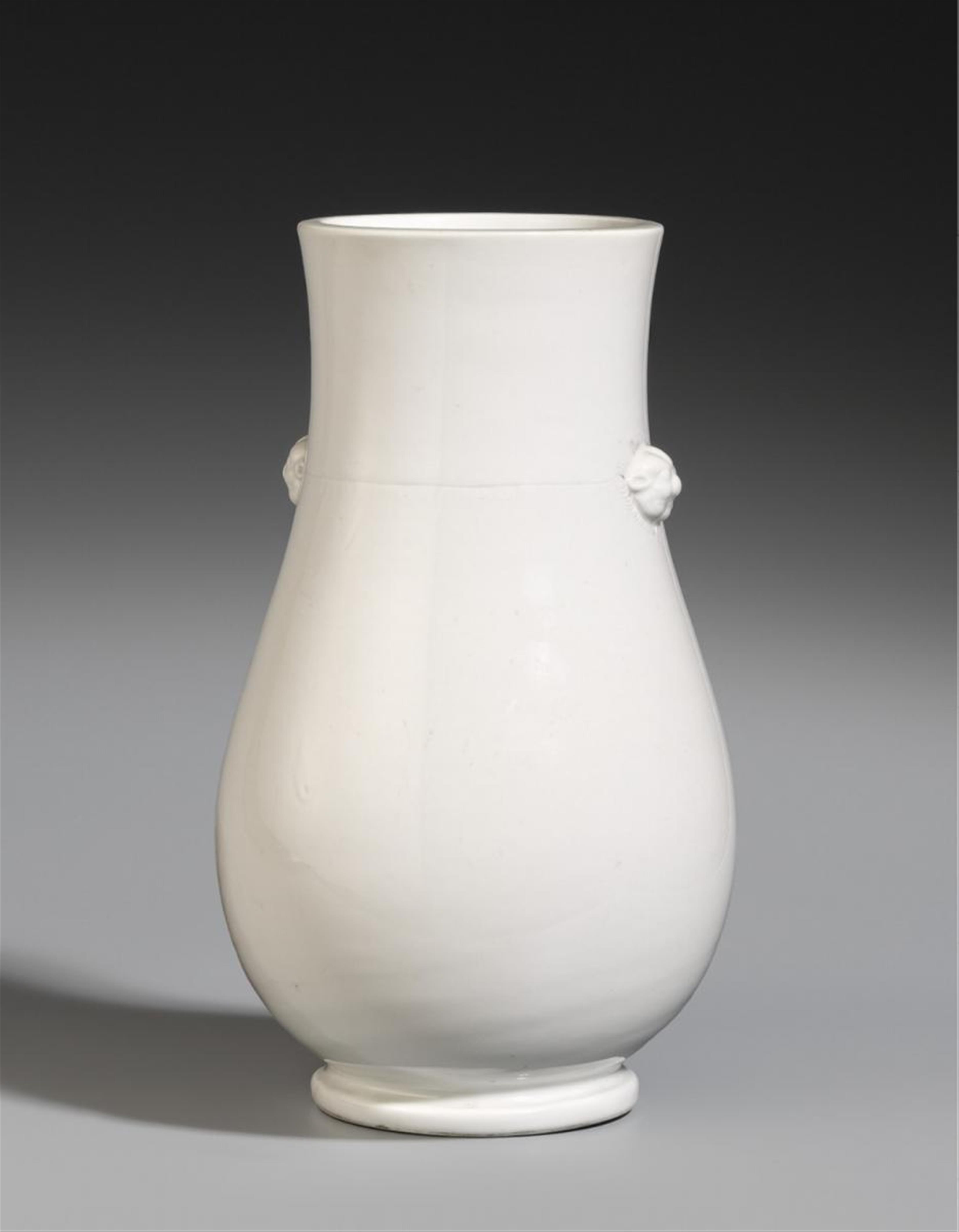 A blanc-de-Chine hu-shaped vase. Dehua. 18th century - image-1