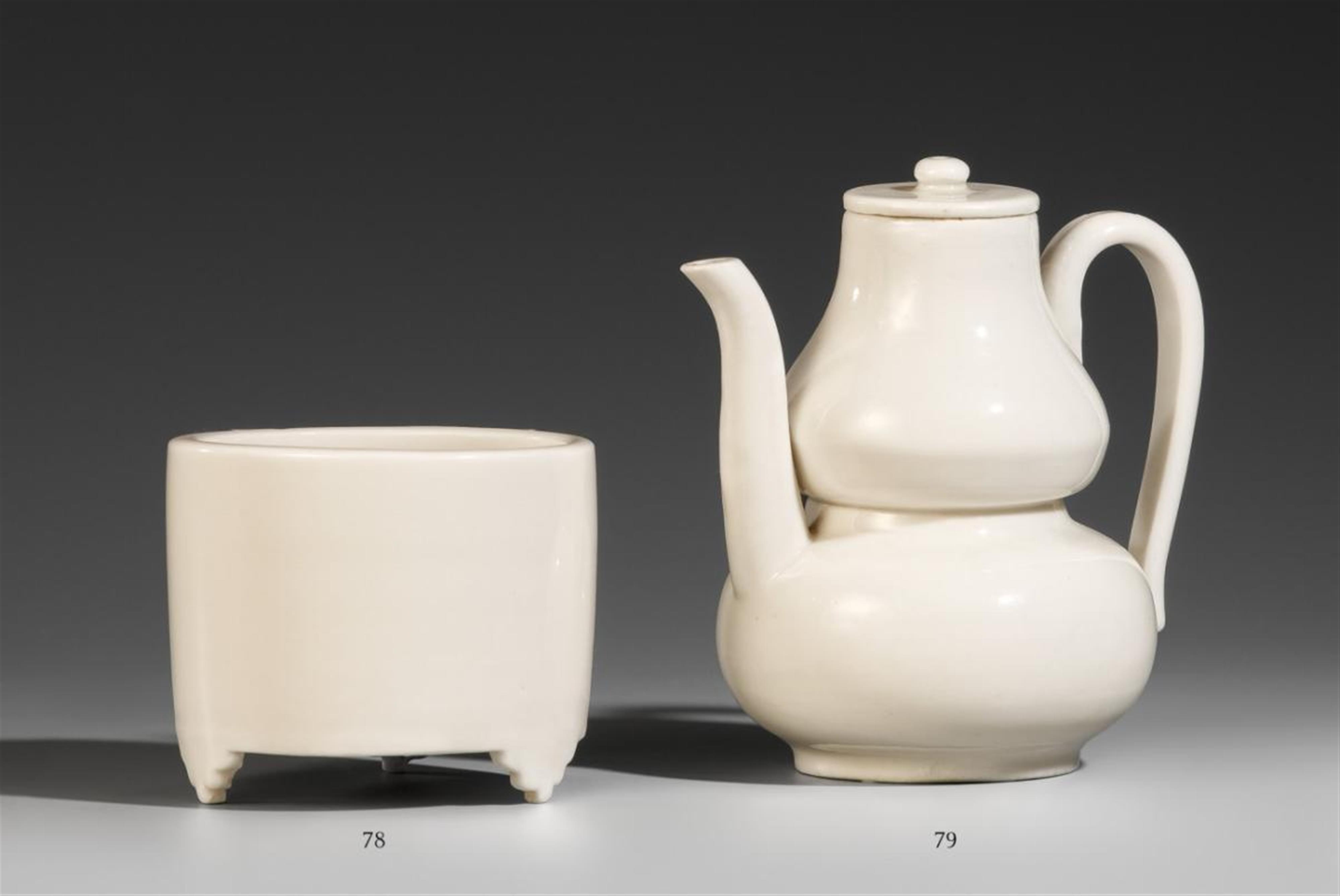 A blanc-de-Chine lian-shaped censer. Dehua. Kangxi period (1662–1722) - image-1