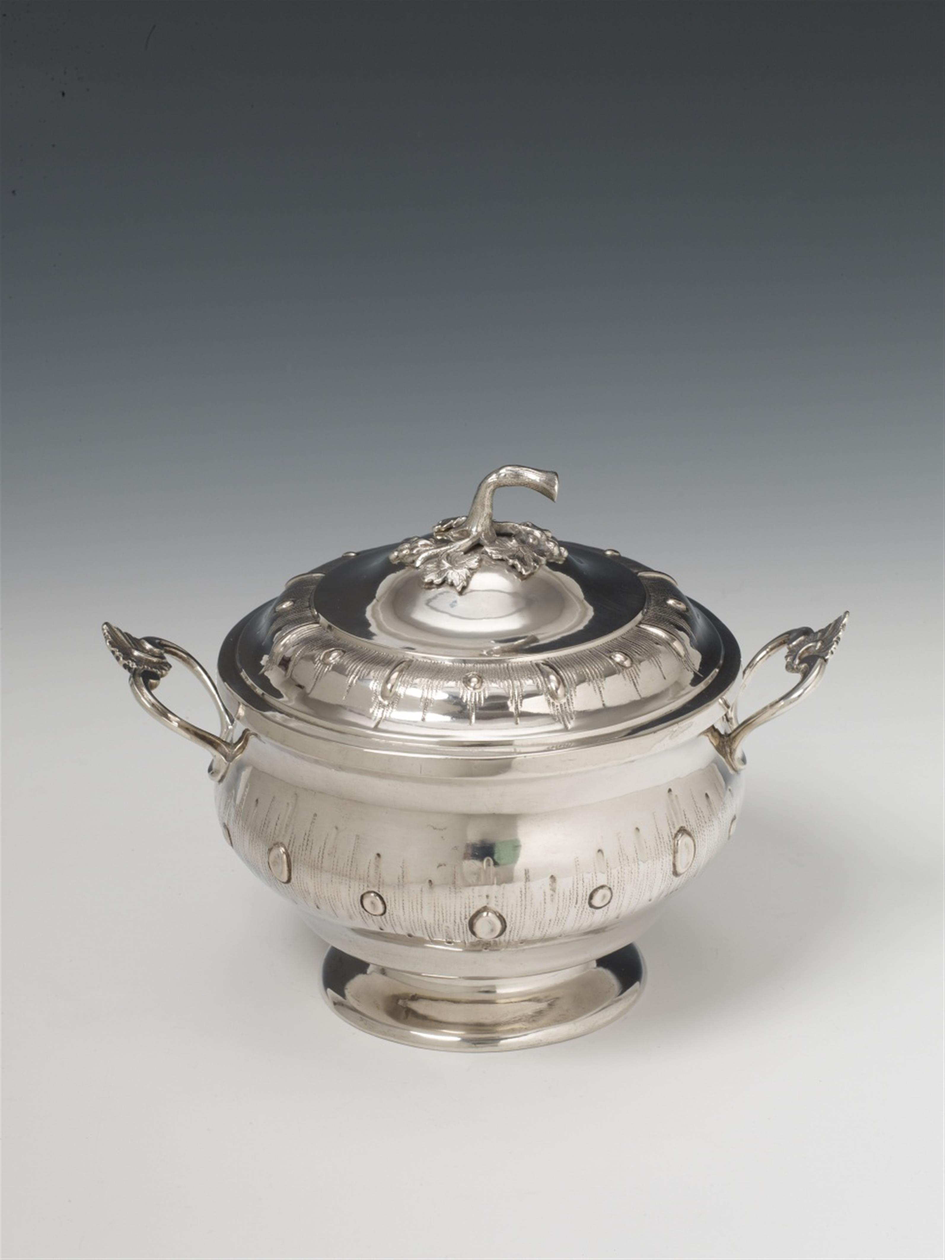 A Berlin silver covered dish. Marks of Jacob Albrecht Küsel, ca. 1760. - image-1