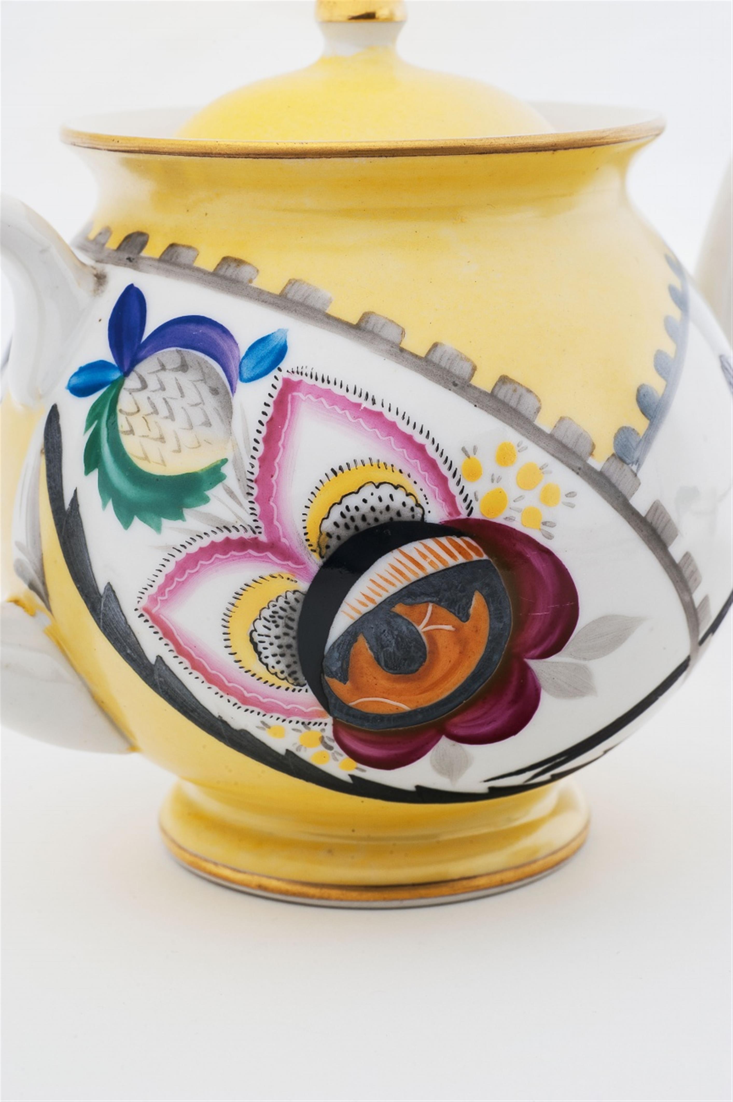 A porcelain tête à tête service with stylised floral decor and socialist motifs. - image-3