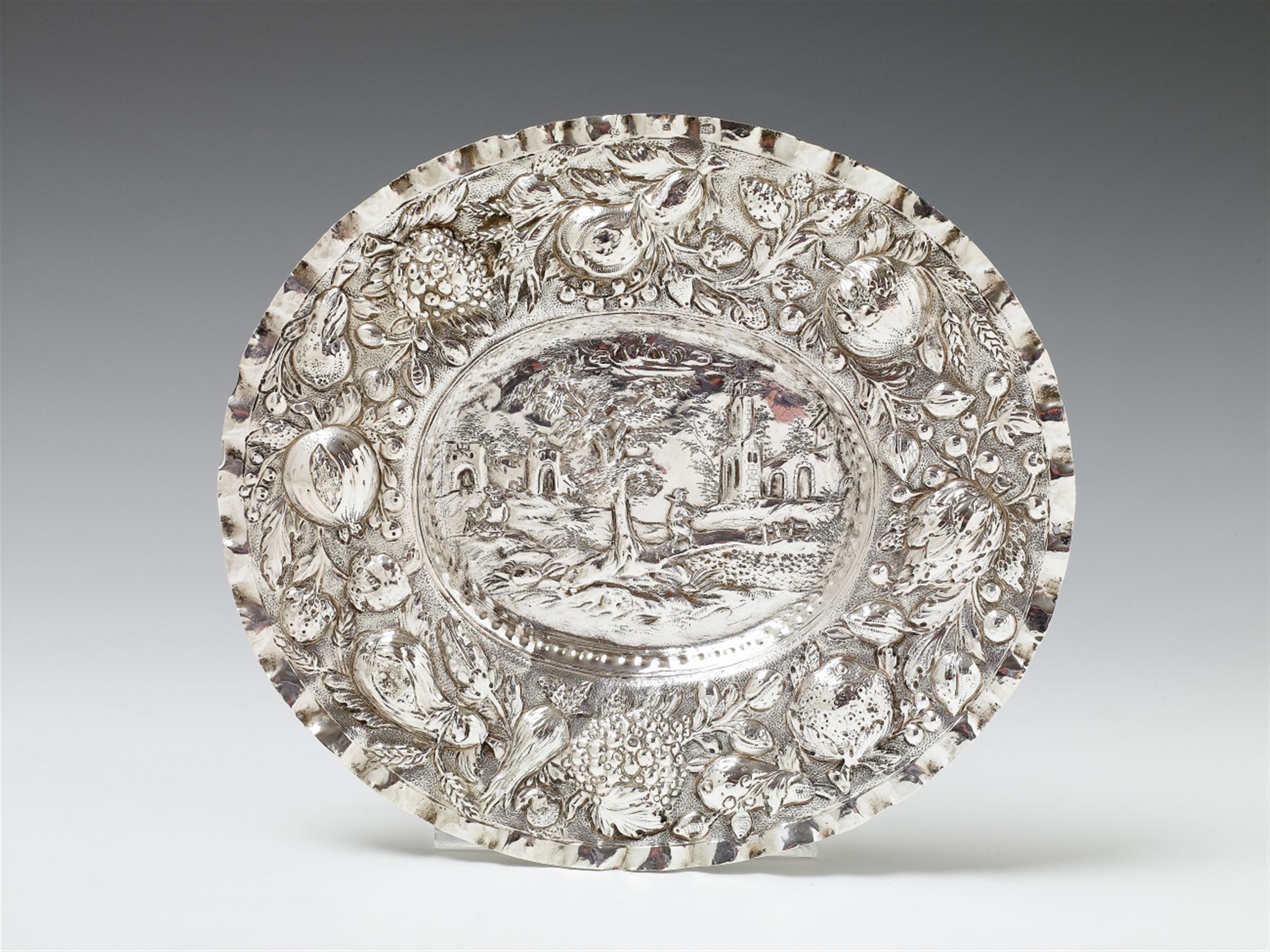 A small Augsburg silver trompe l'oeil platter. Marks of Hans Jakob Schech, 1681 - 85. - image-1