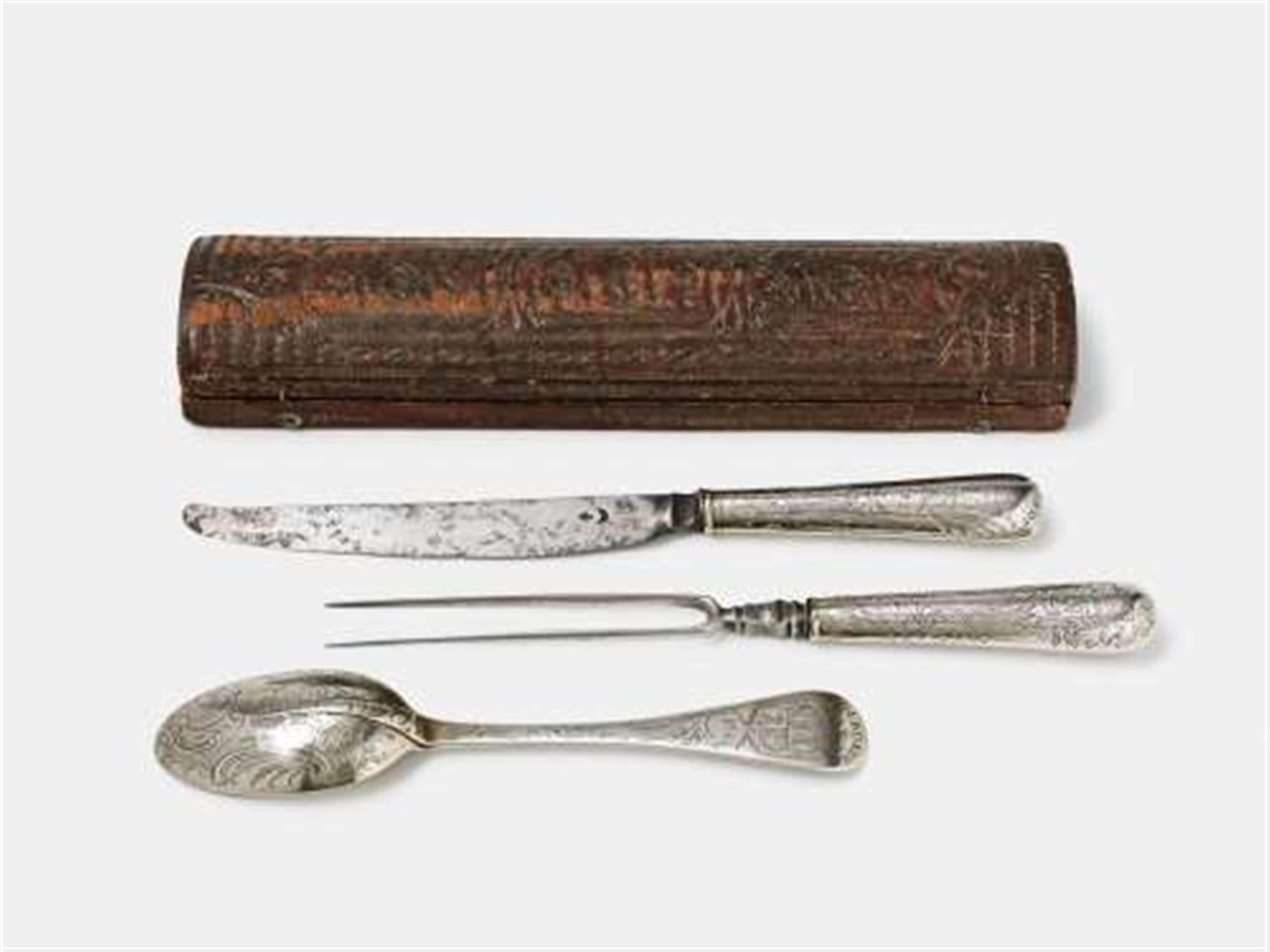 A Passau silver travelling cutlery-set. Comprising a knife, spoon and two-pronged fork in original gilt case. Engraved with coat of arms of Freiherren v. Reisach zu Tiefenbach, monogrammed "G.L.B.D.R.D.T.", probably for "G... Liber Baro de Reisach de Tief - image-2