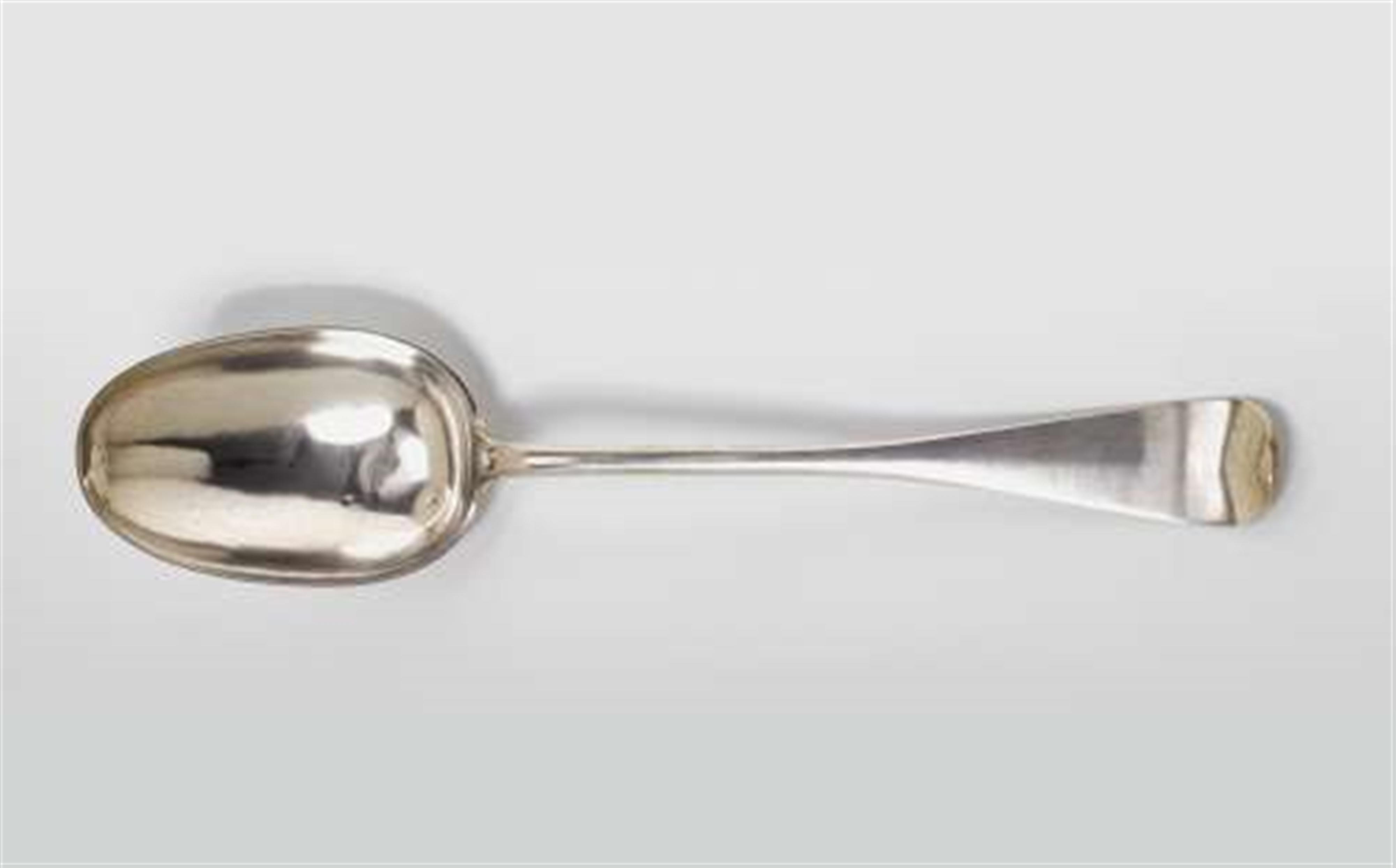 A Schwerin silver dumpling spoon. Engraved to the underside "Georg Heinrich Schütz 1788". Marks of Joachim Friedrich Gotthard Finck, ca. 1790. - image-1