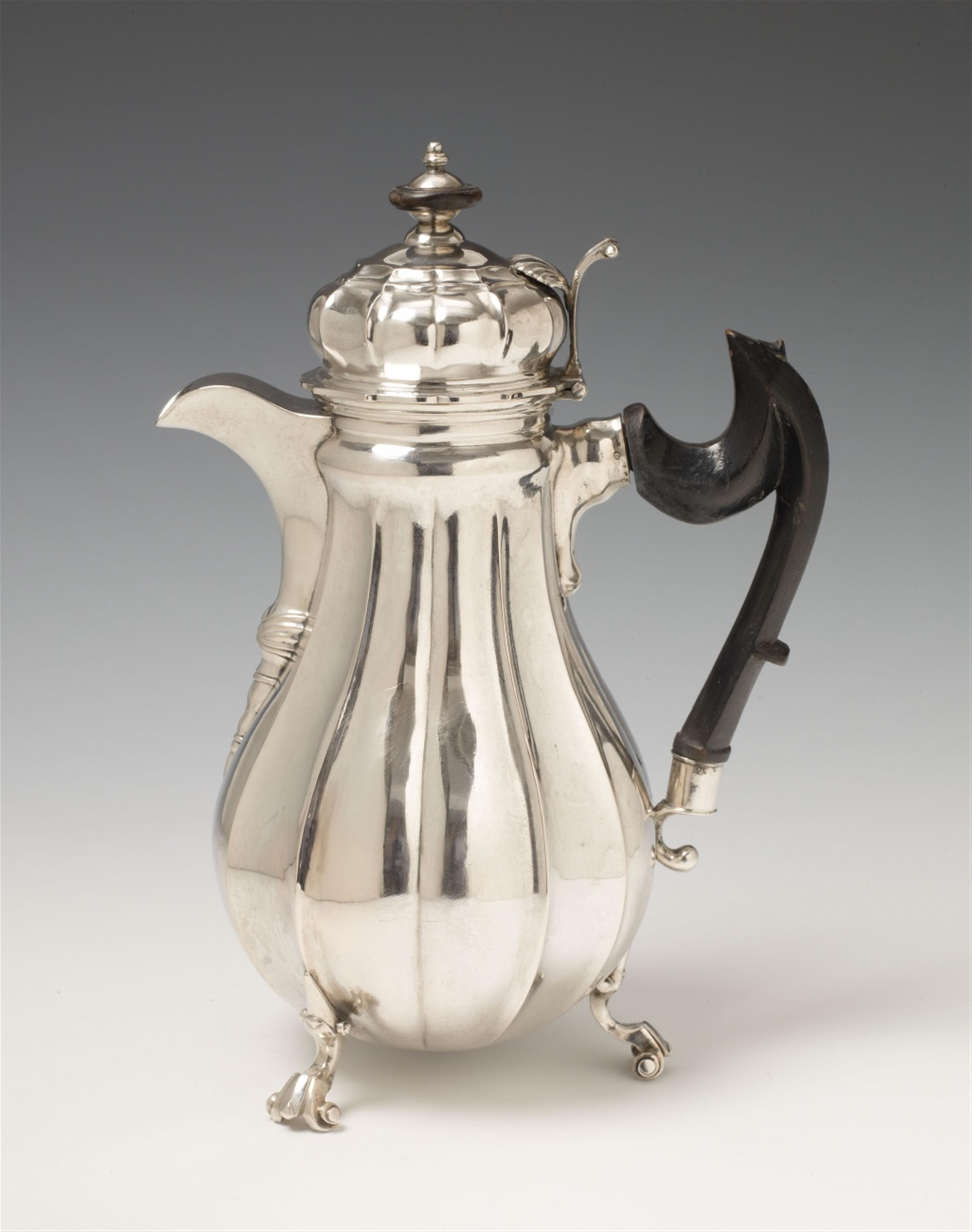 A Rostock silver coffee pot. The handles of wood. Marks of Daniel Halbeck, ca. 1730 - 50. - image-1