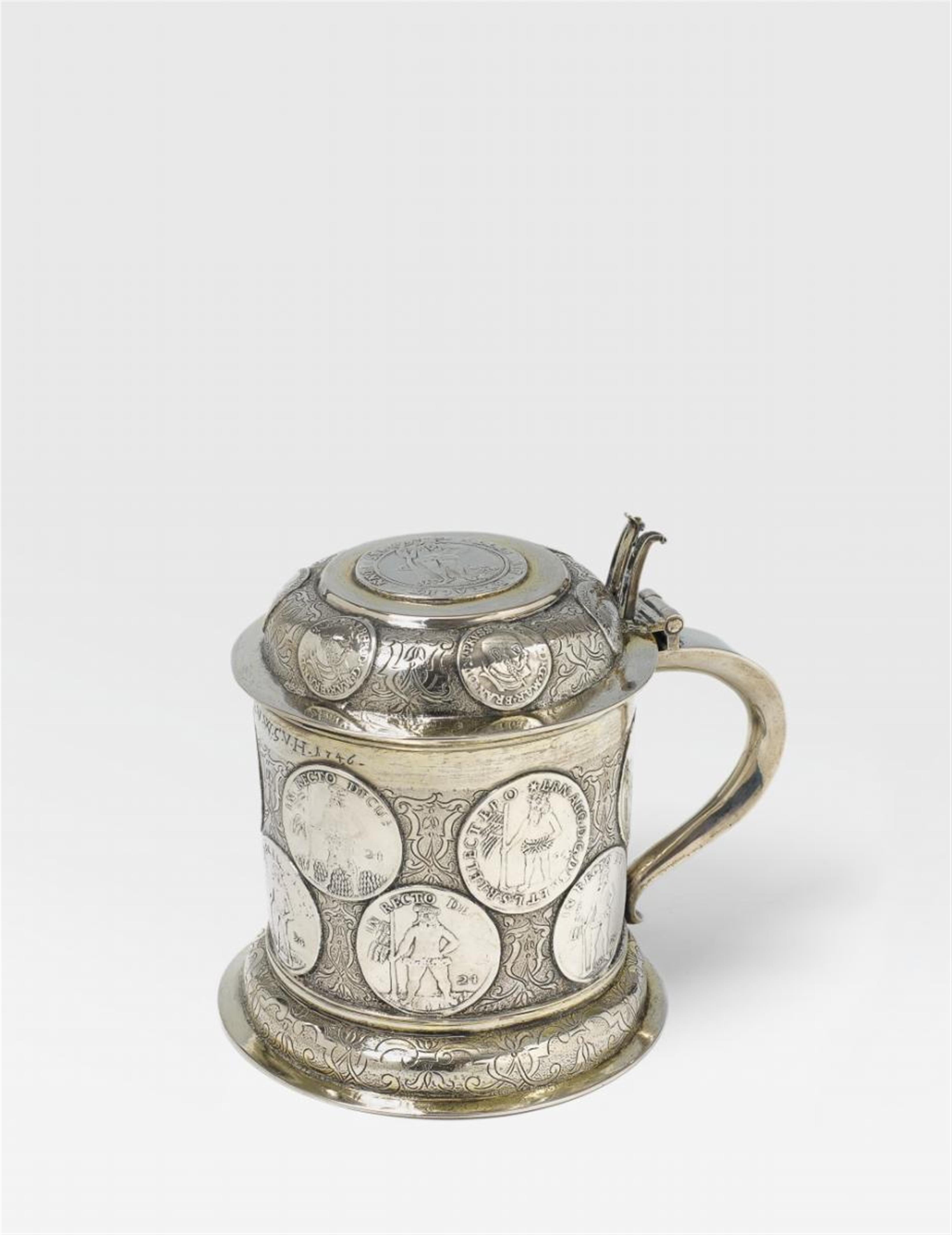 A rare Sorau/Lusatia silver partially gilt tankard. Set with coins dated between 1535 and 1714. Engraved with the monogram 'M.E.V.W.G.V.H'. Unidentified maker's mark 'IGN', ca. 1720 - 40. - image-2