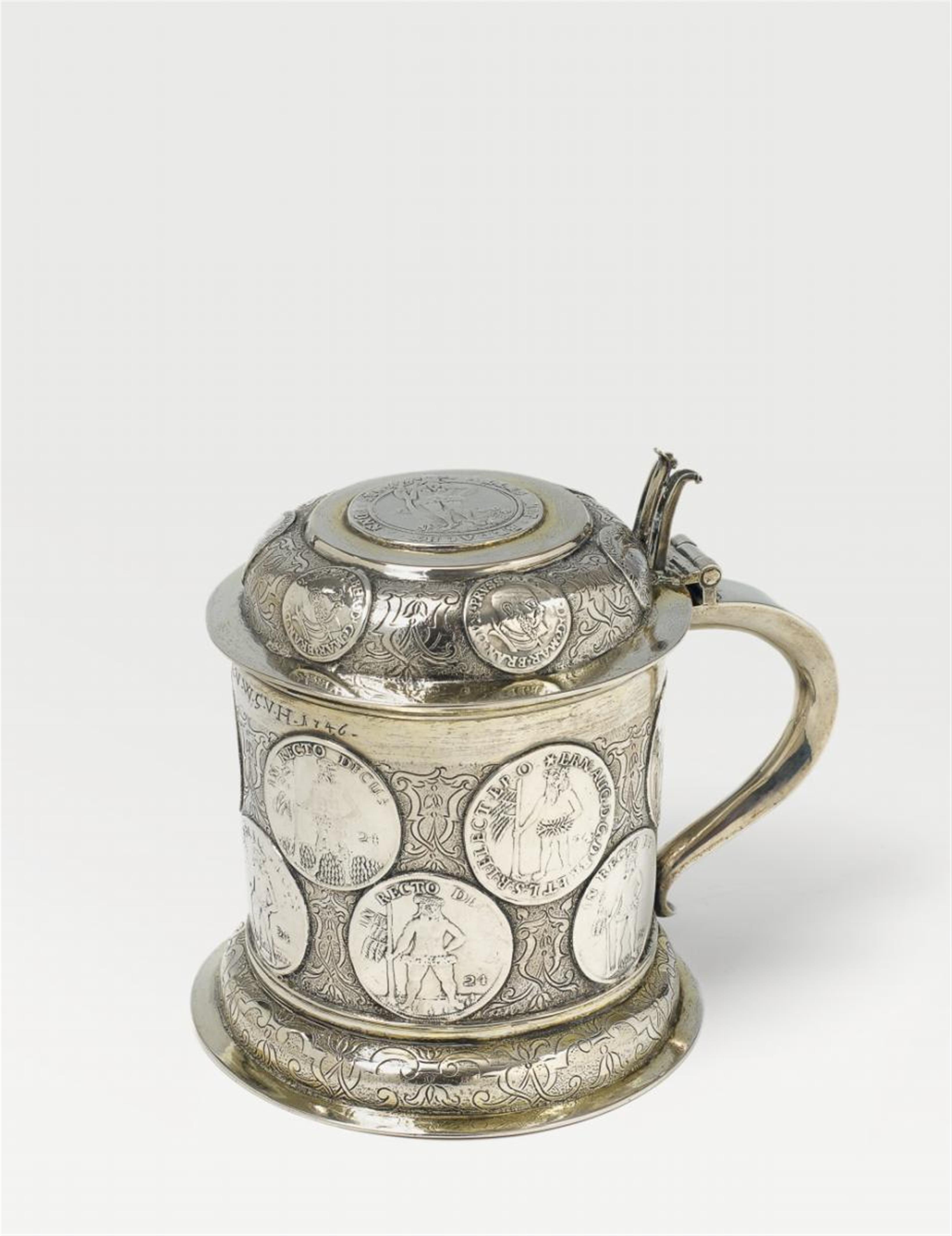 A rare Sorau/Lusatia silver partially gilt tankard. Set with coins dated between 1535 and 1714. Engraved with the monogram 'M.E.V.W.G.V.H'. Unidentified maker's mark 'IGN', ca. 1720 - 40. - image-1