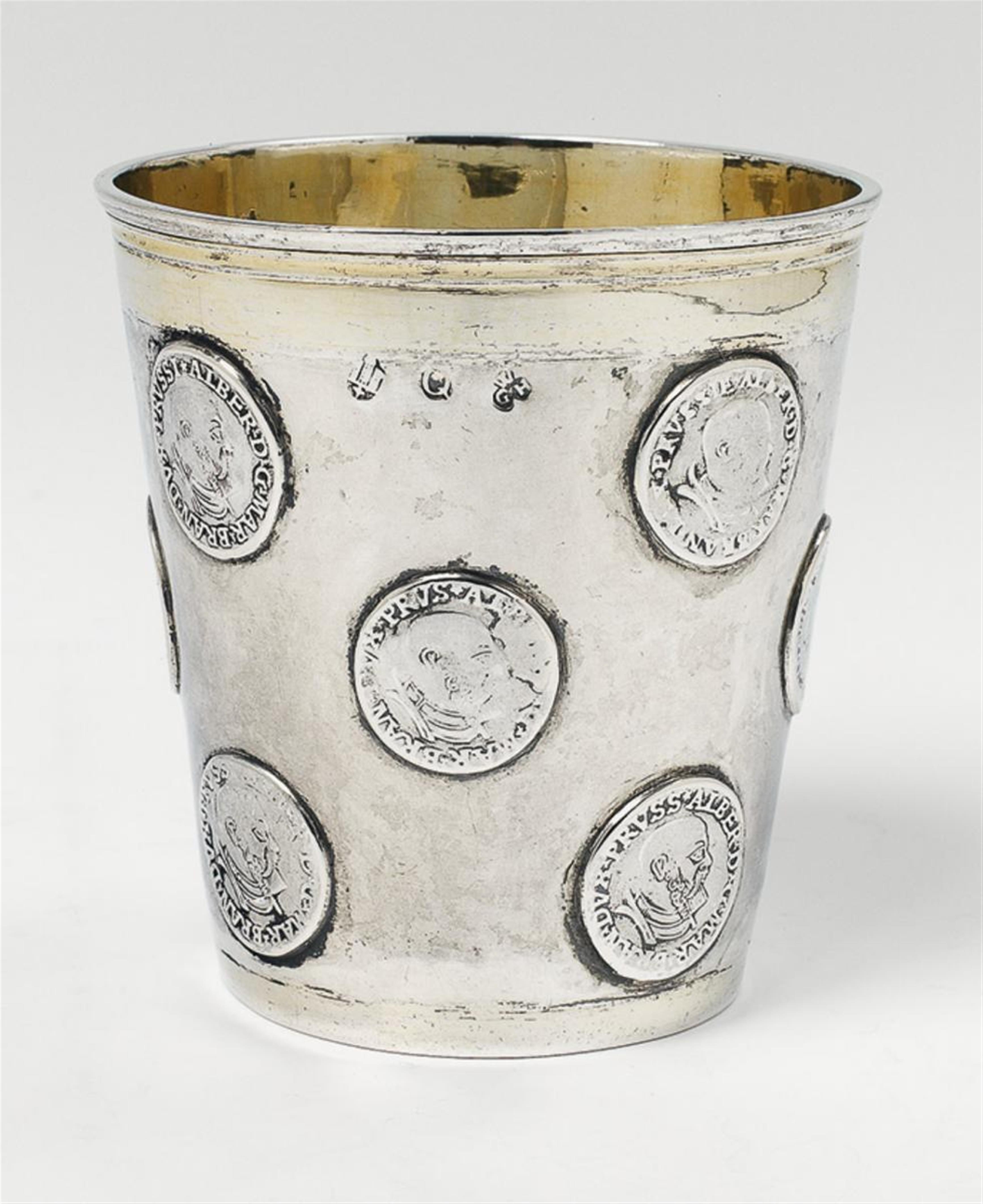 A Tilsit/East Prussian silver partially gilt coin-set beaker. Marks of Wilhelm Gottlieb Hahn, 1752. - image-1