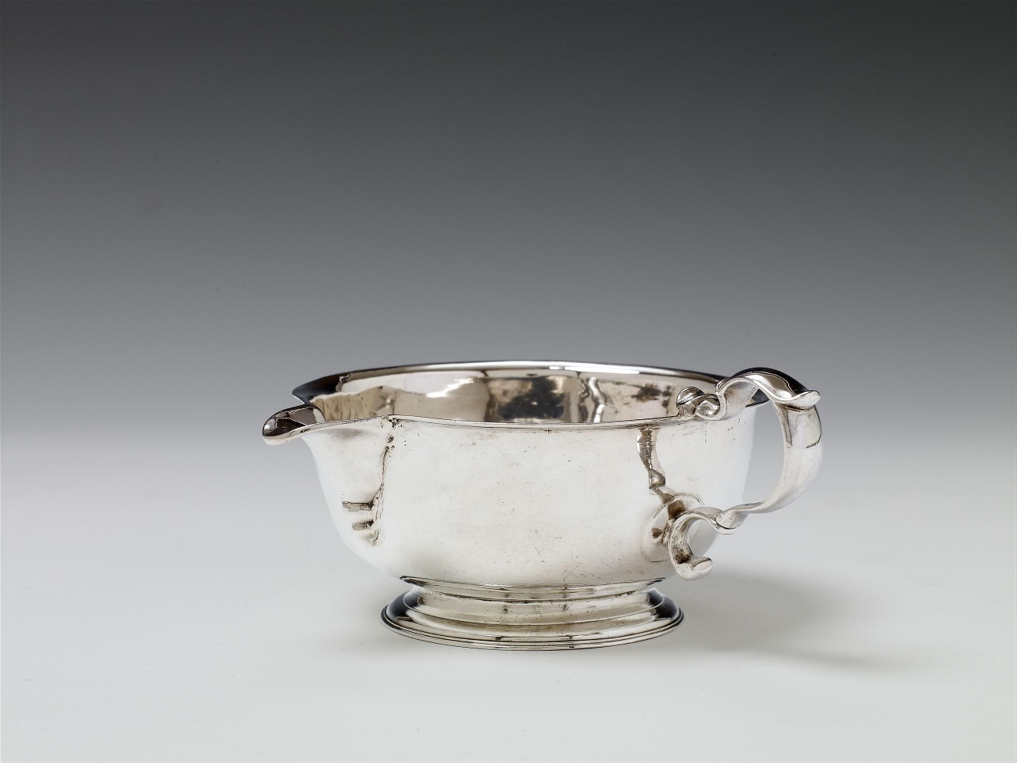 A George II London silver sauceboat. Engraved with a crest. Marks of Thomas Cook II and Richard Gurney, ca. 1730. - image-1