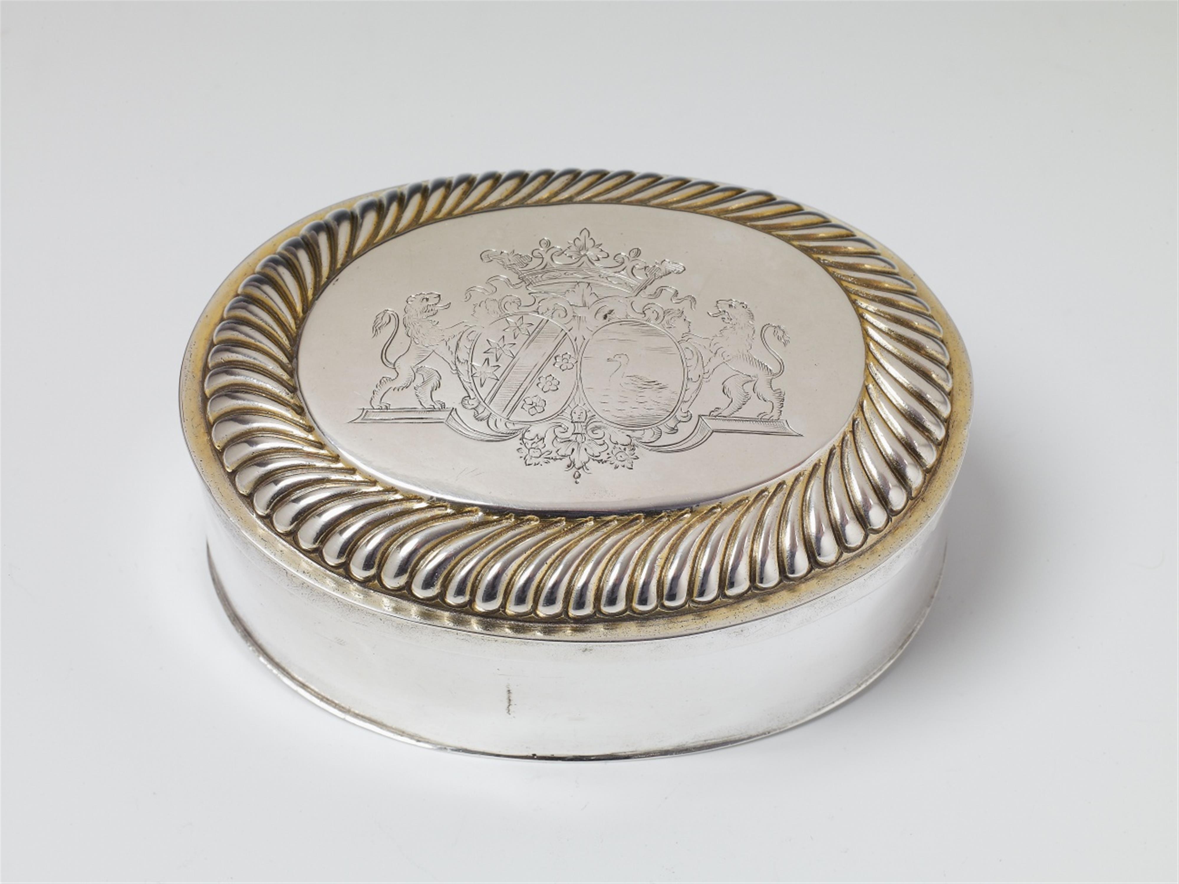 An Augsburg silver partially gilt box. Engraved with an arms of alliance to the cover and a Hebrew inscription to the underside. Marks of Johann Melchior III Hirtz, 1699 - 1703. - image-1