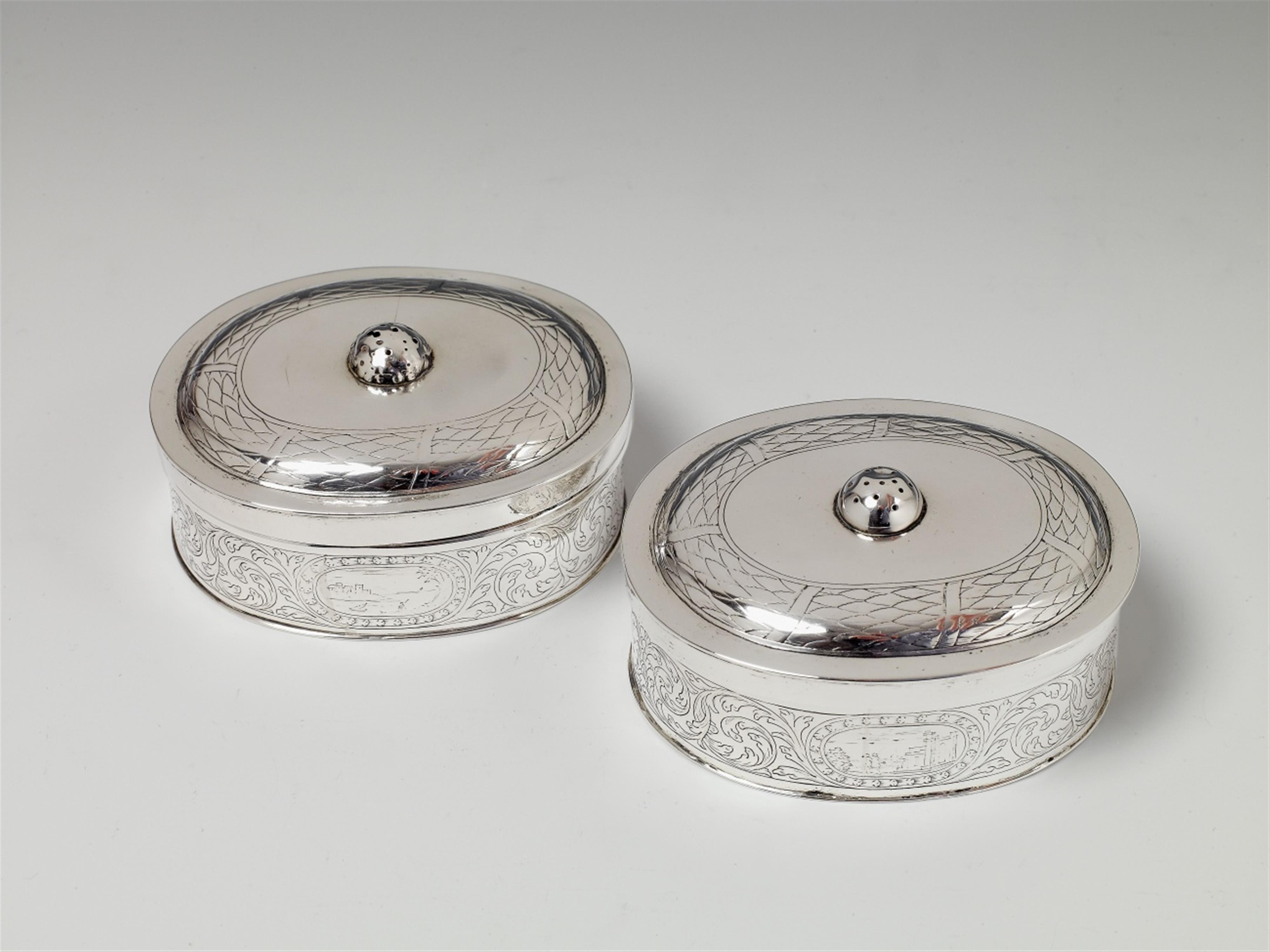 A pair of Augsburg silver interior gilt toilette boxes. Marks of Johann Christoph I Treffler, ca. 1700. - image-1