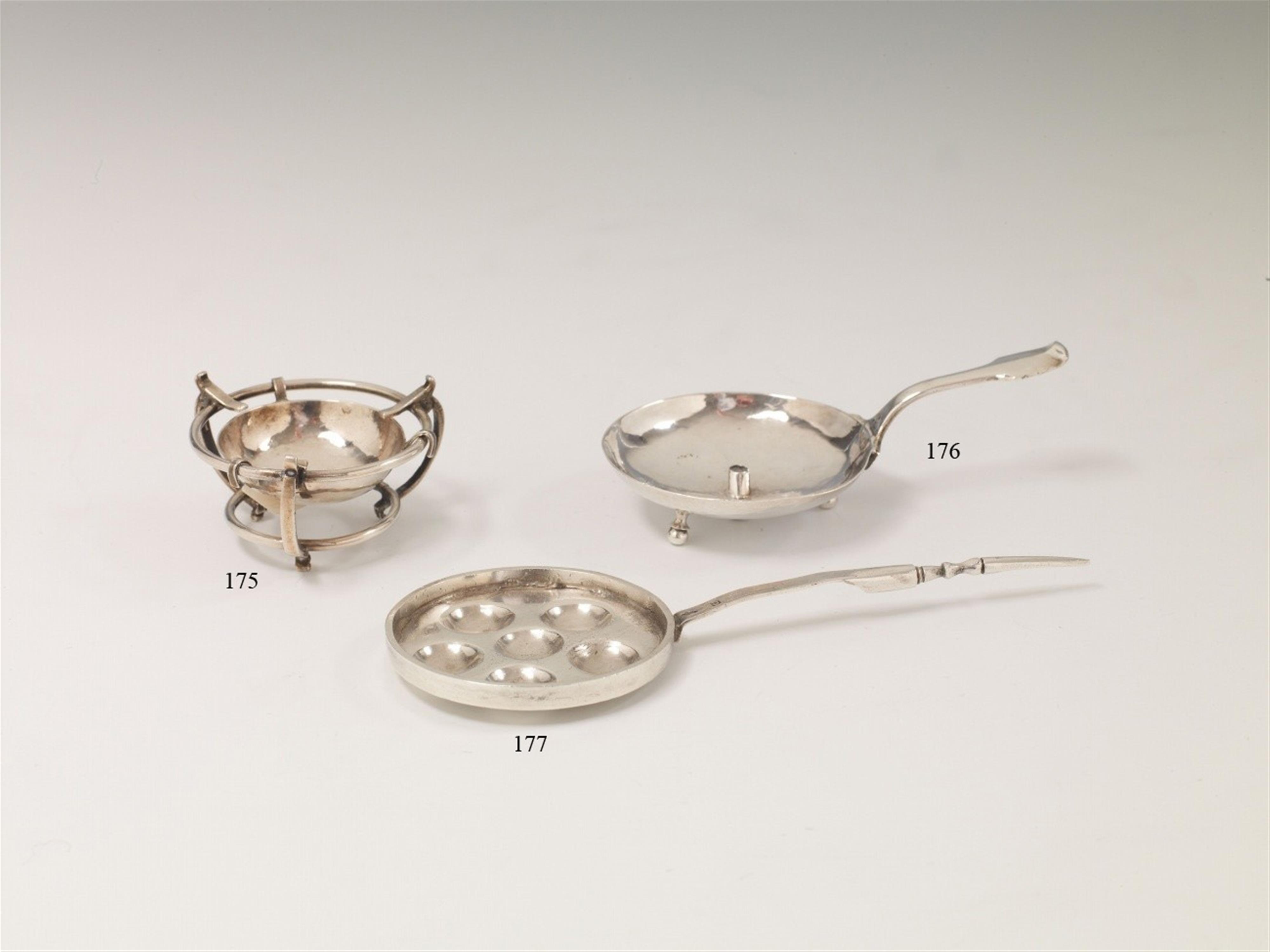 A Dutch miniature silver pancake pan. Unidentified maker's mark "CA", probably 19th C. - image-1