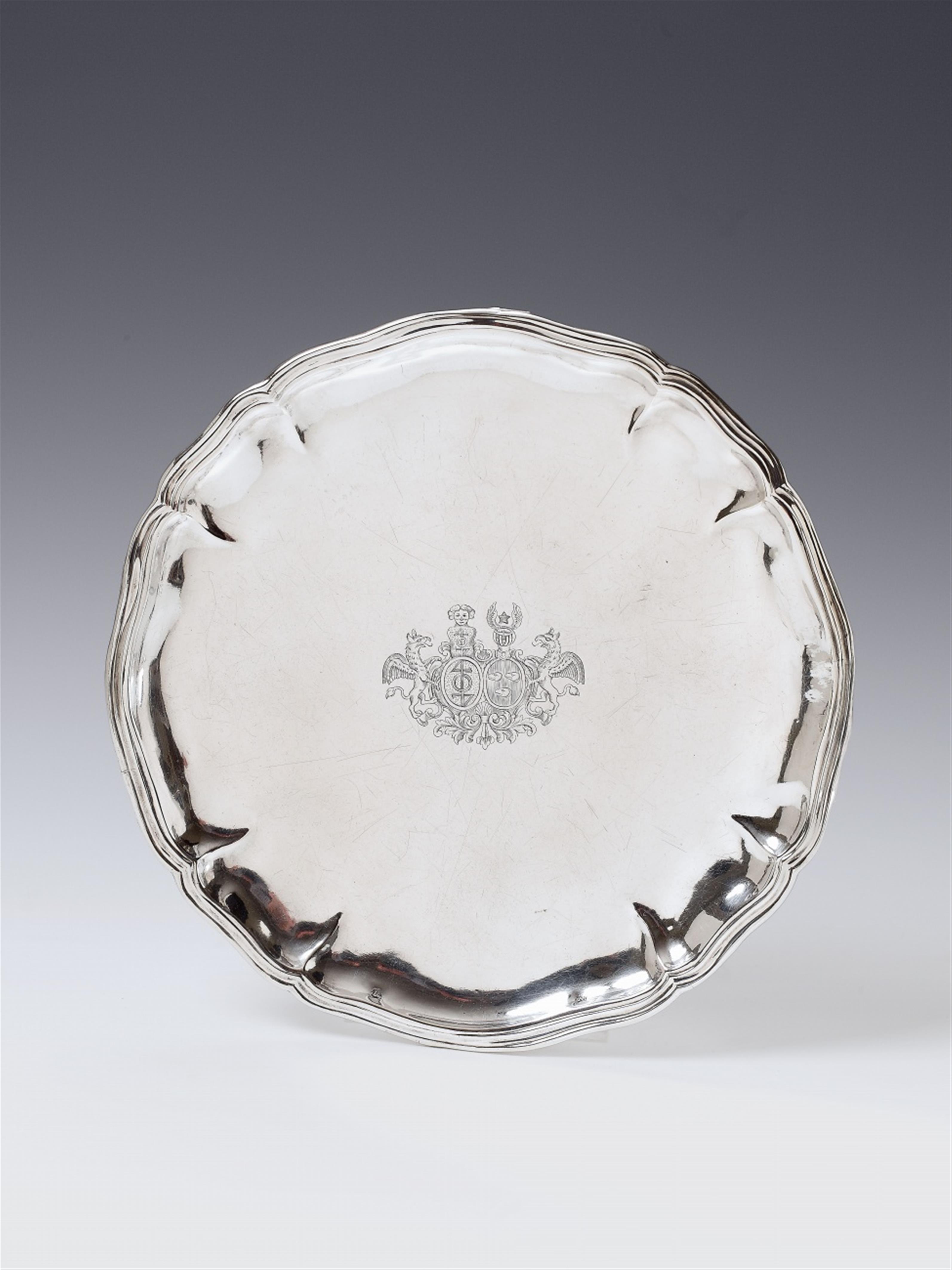 A Zurich silver platter. Engraved to the centre with an arms of alliance. Indistinct maker's mark (possibly "AW"), ca. 1750. - image-1