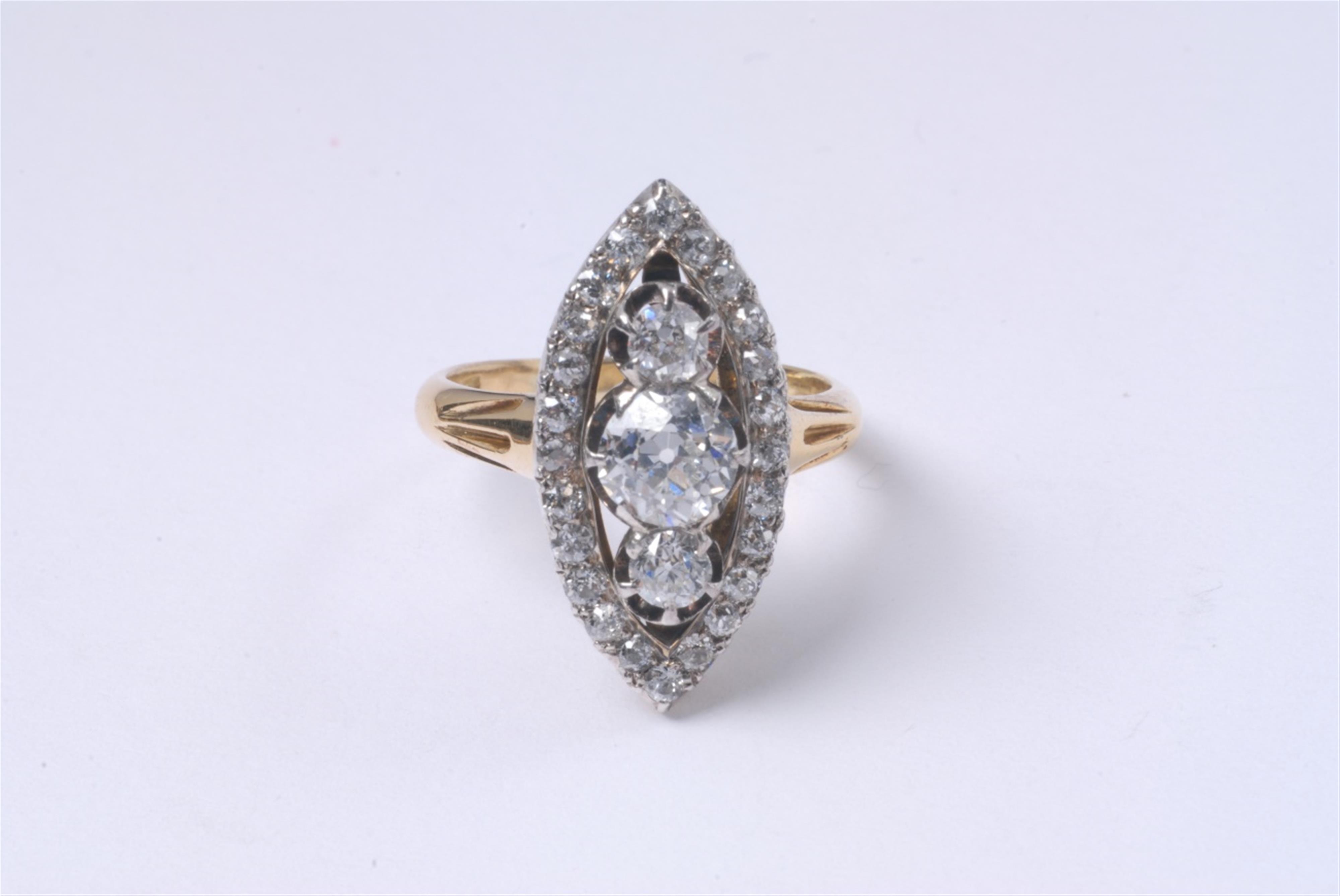 An English 18k white and yellow gold belle epoque marquise ring - image-2