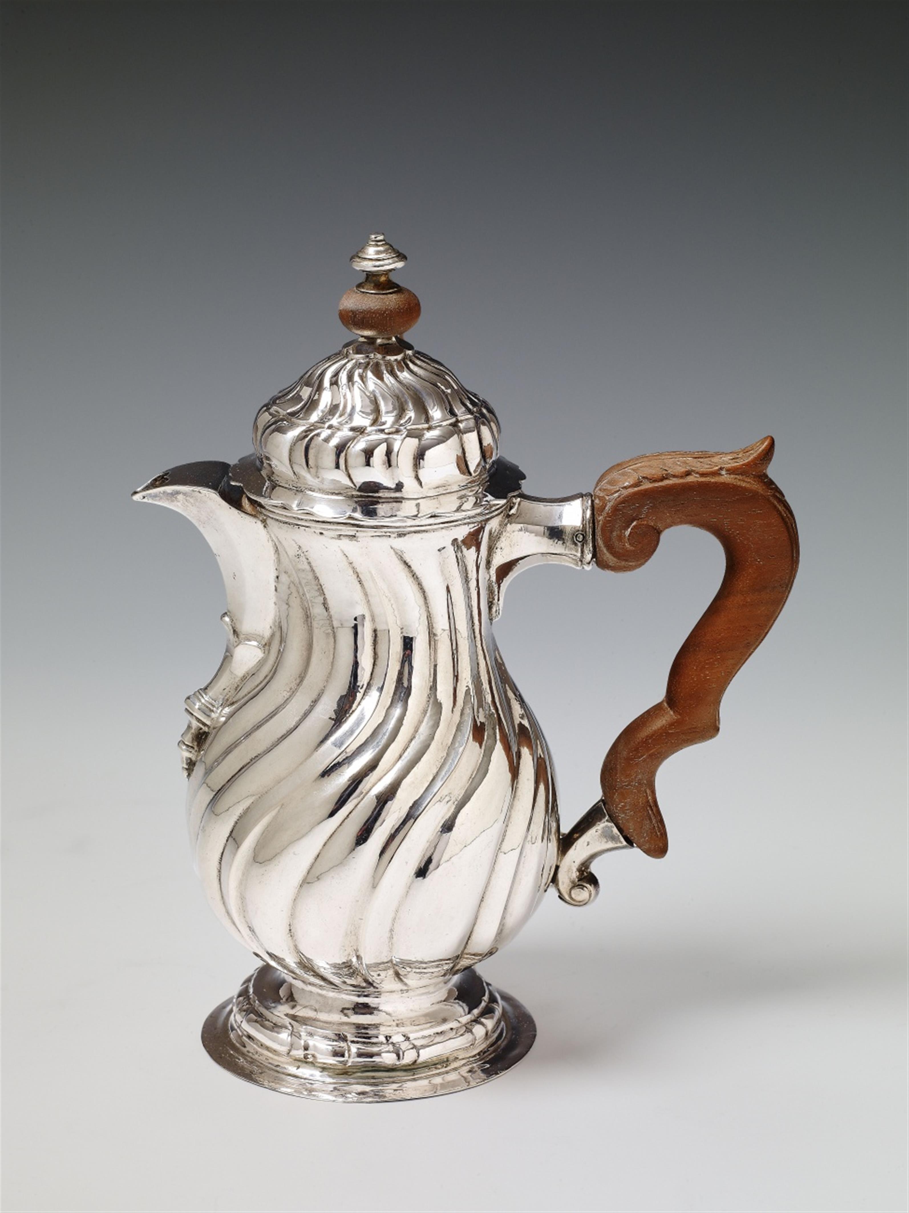 An Augsburg silver hot milk jug. Marks of Andreas Schneider, 1757 - 59. - image-2