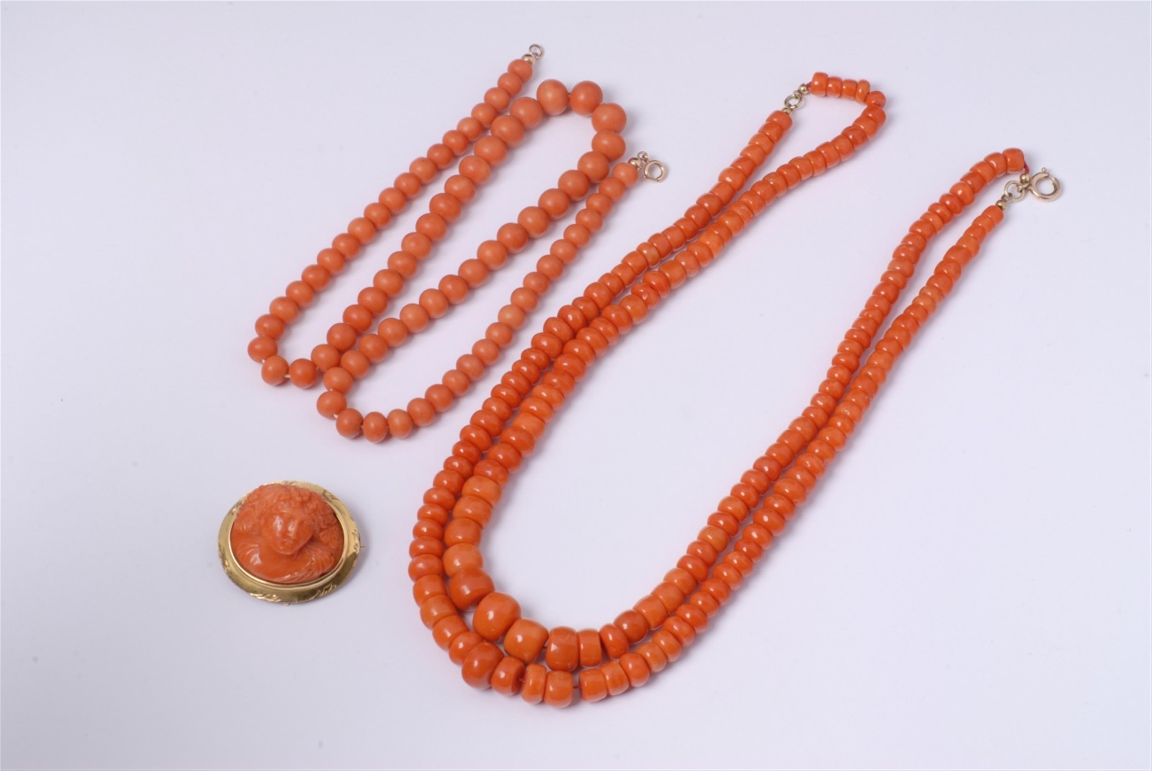 Three pieces of coral jewellery. - image-1