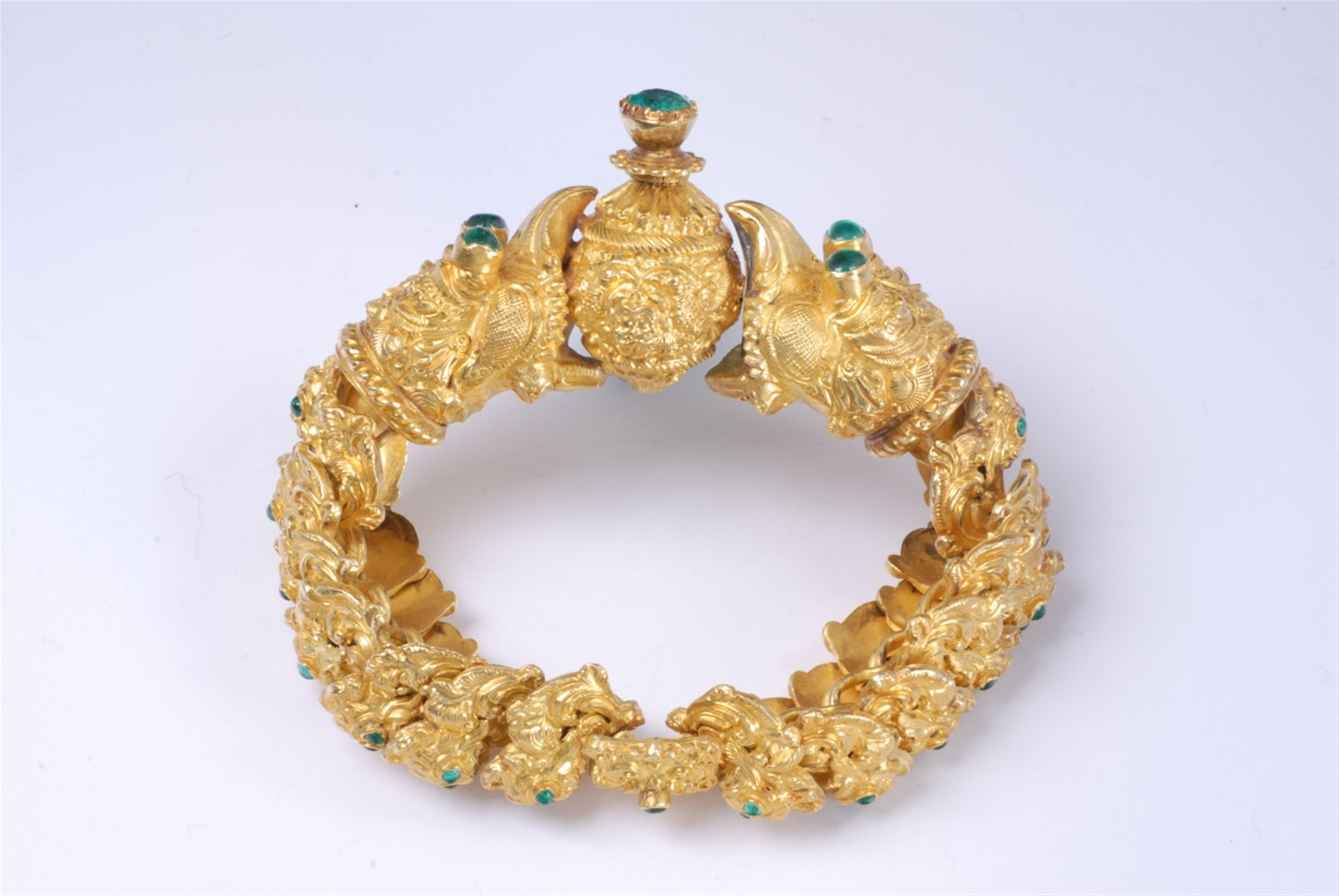 A South Indian "Makara" emerald bangle. - image-1