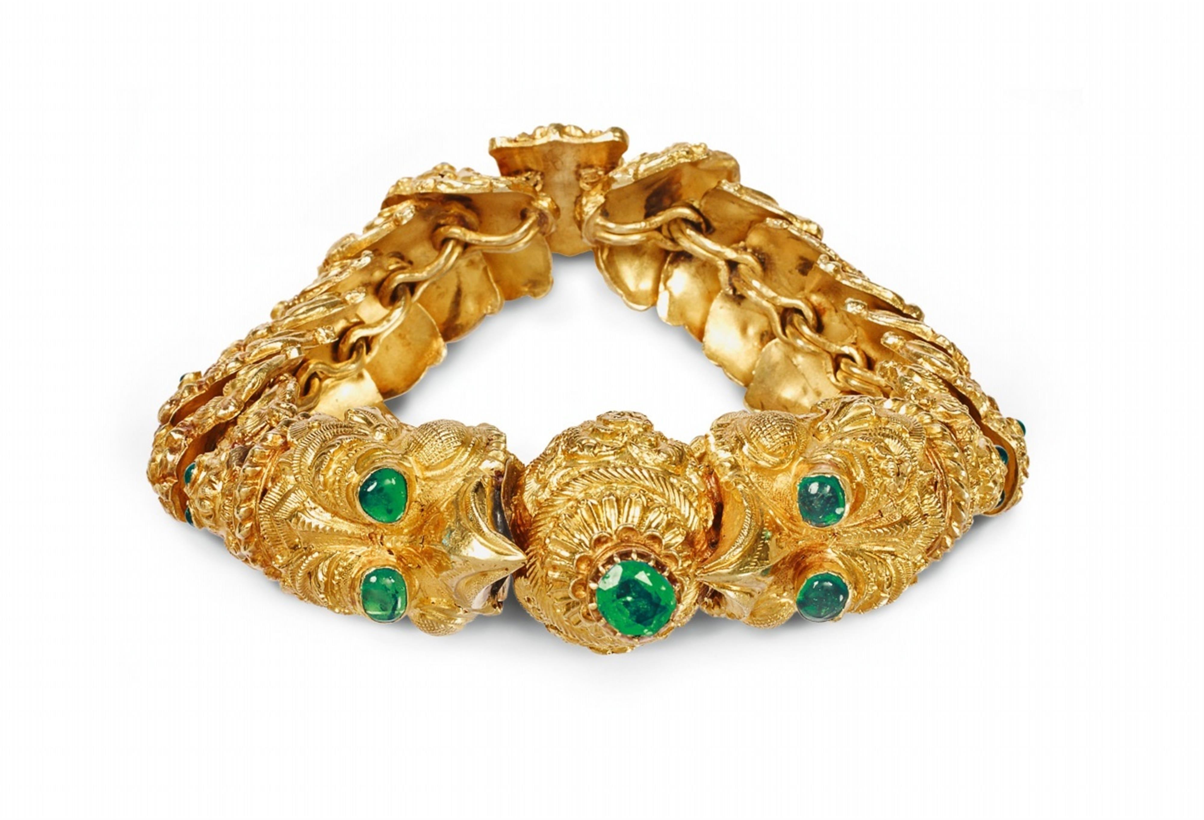 A South Indian "Makara" emerald bangle. - image-2