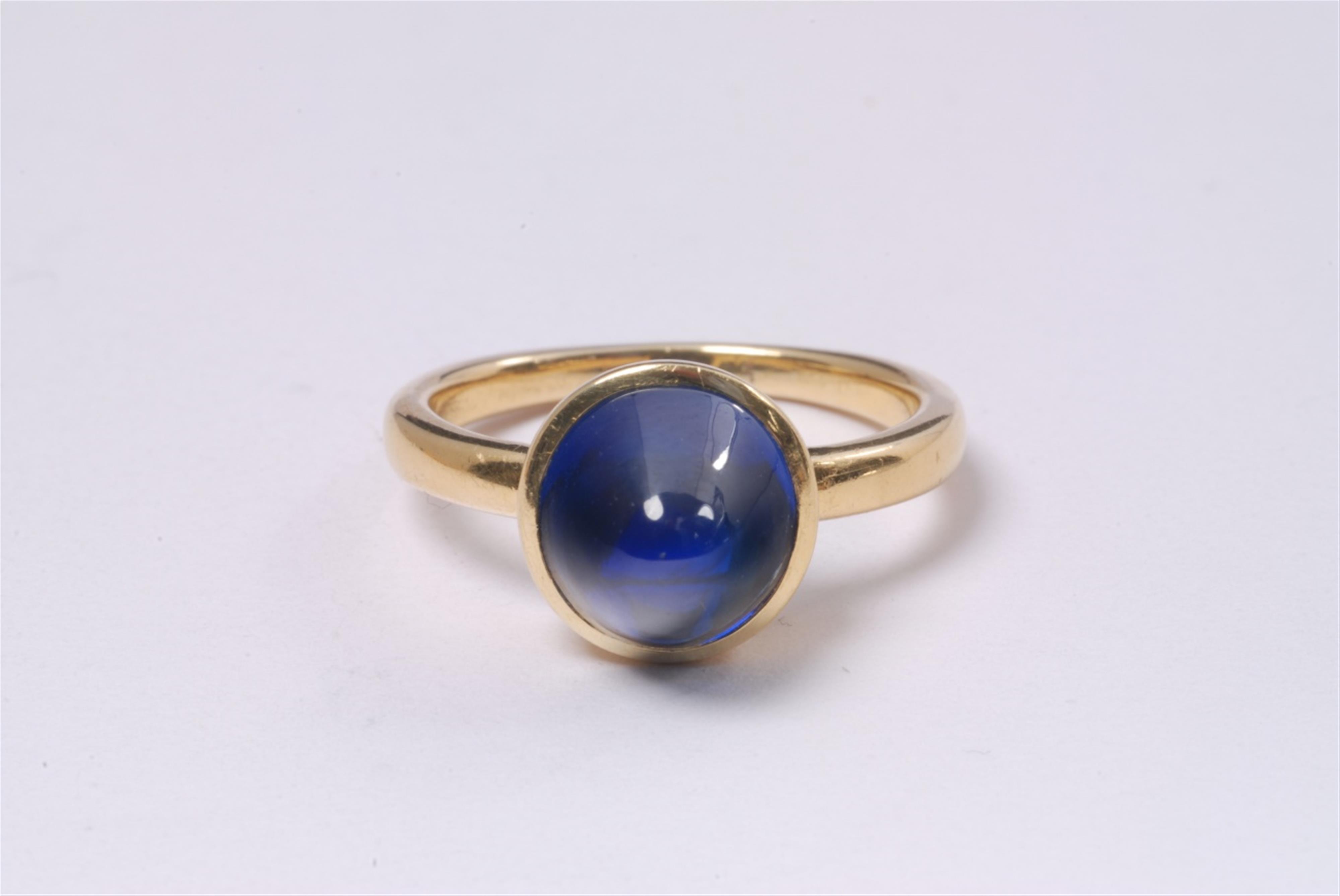 An 18k gold ring with a sapphire cabochon. - image-2