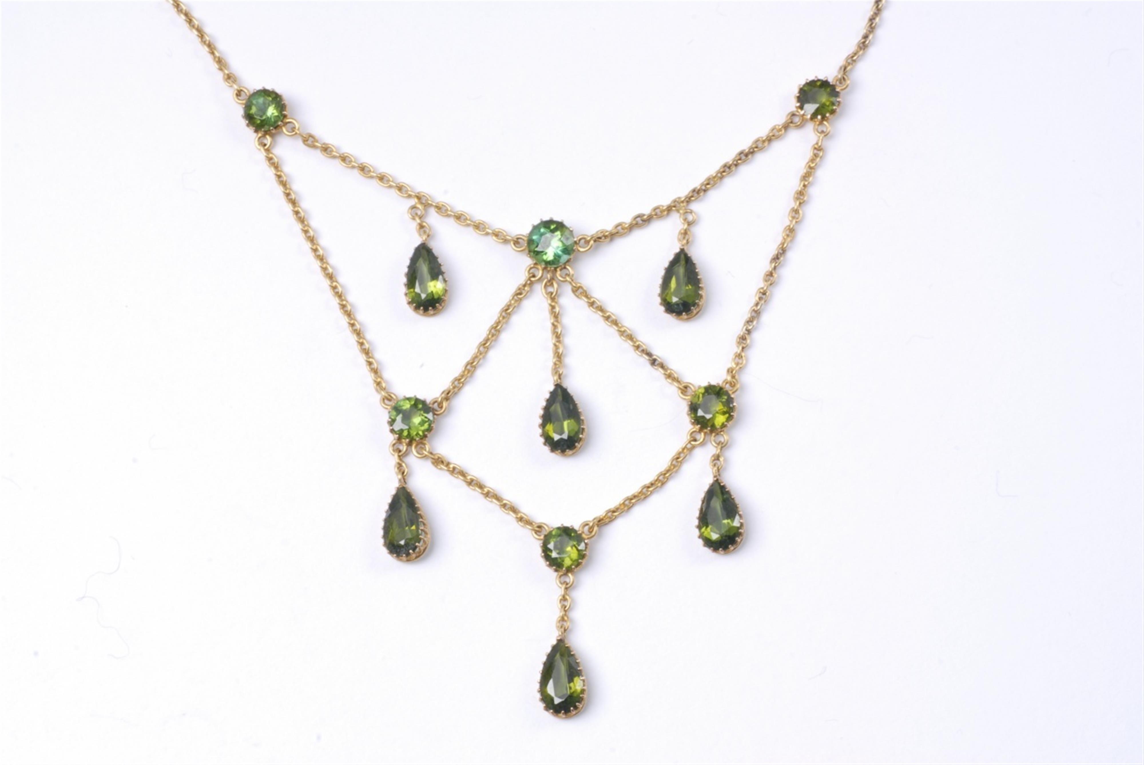 A 14k gold and peridot belle epoque garland form collier - image-1